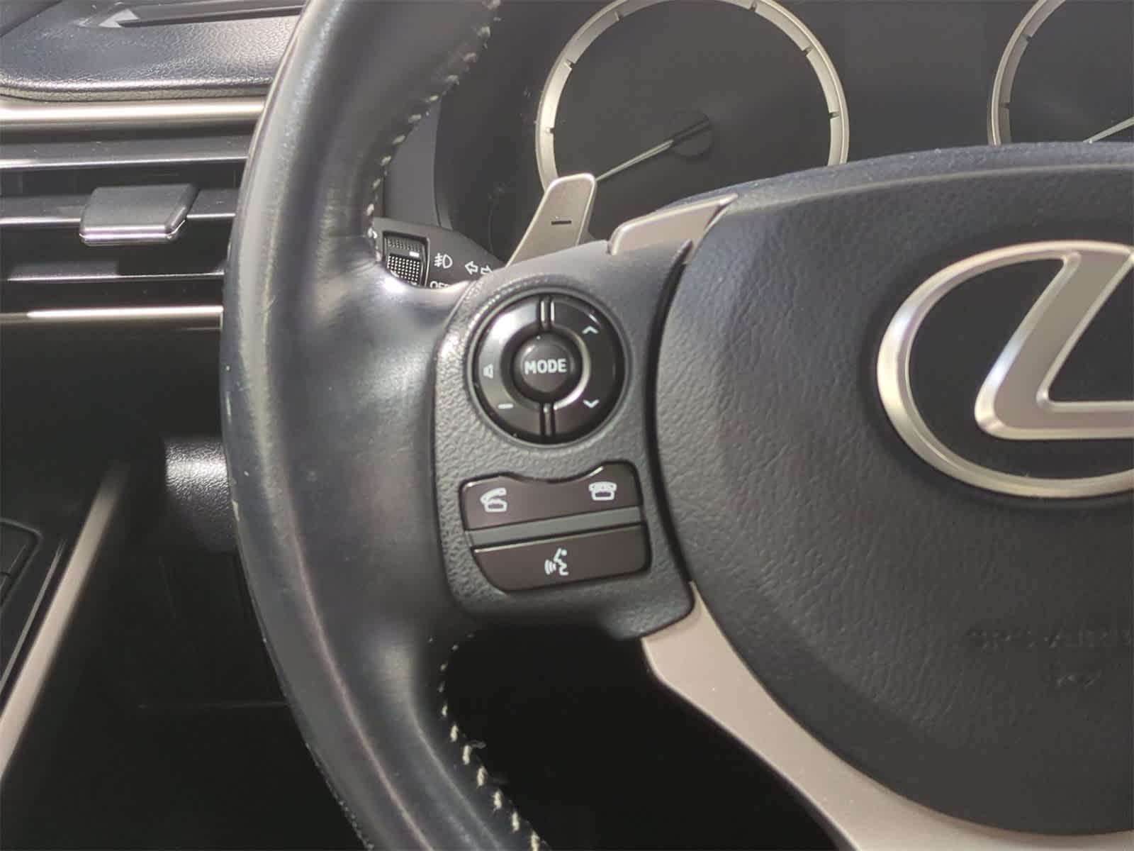 Thumbnail: 2014 Lexus IS - 26
