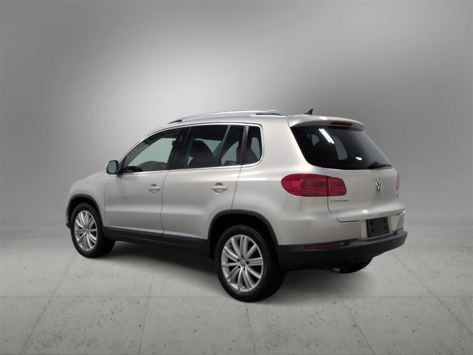 Thumbnail: 2013 Volkswagen Tiguan - 6