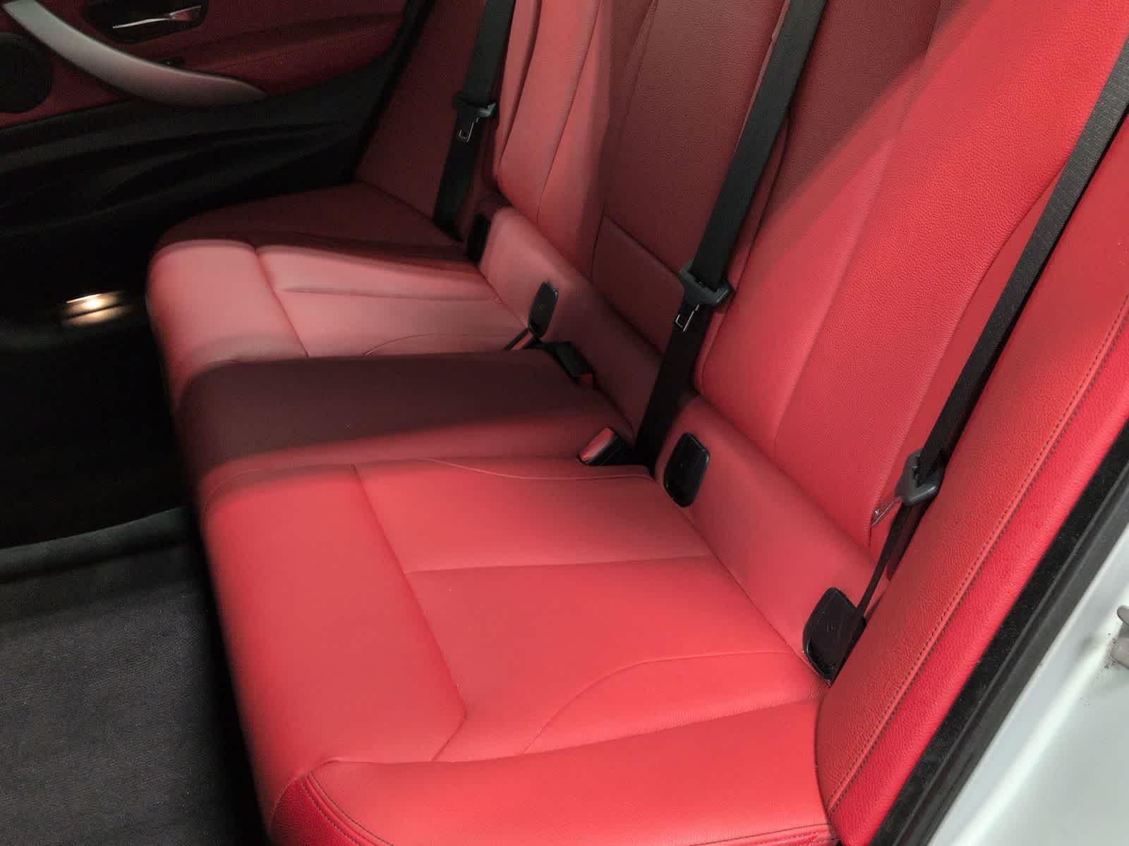 Thumbnail: 2016 BMW 3 Series - 21