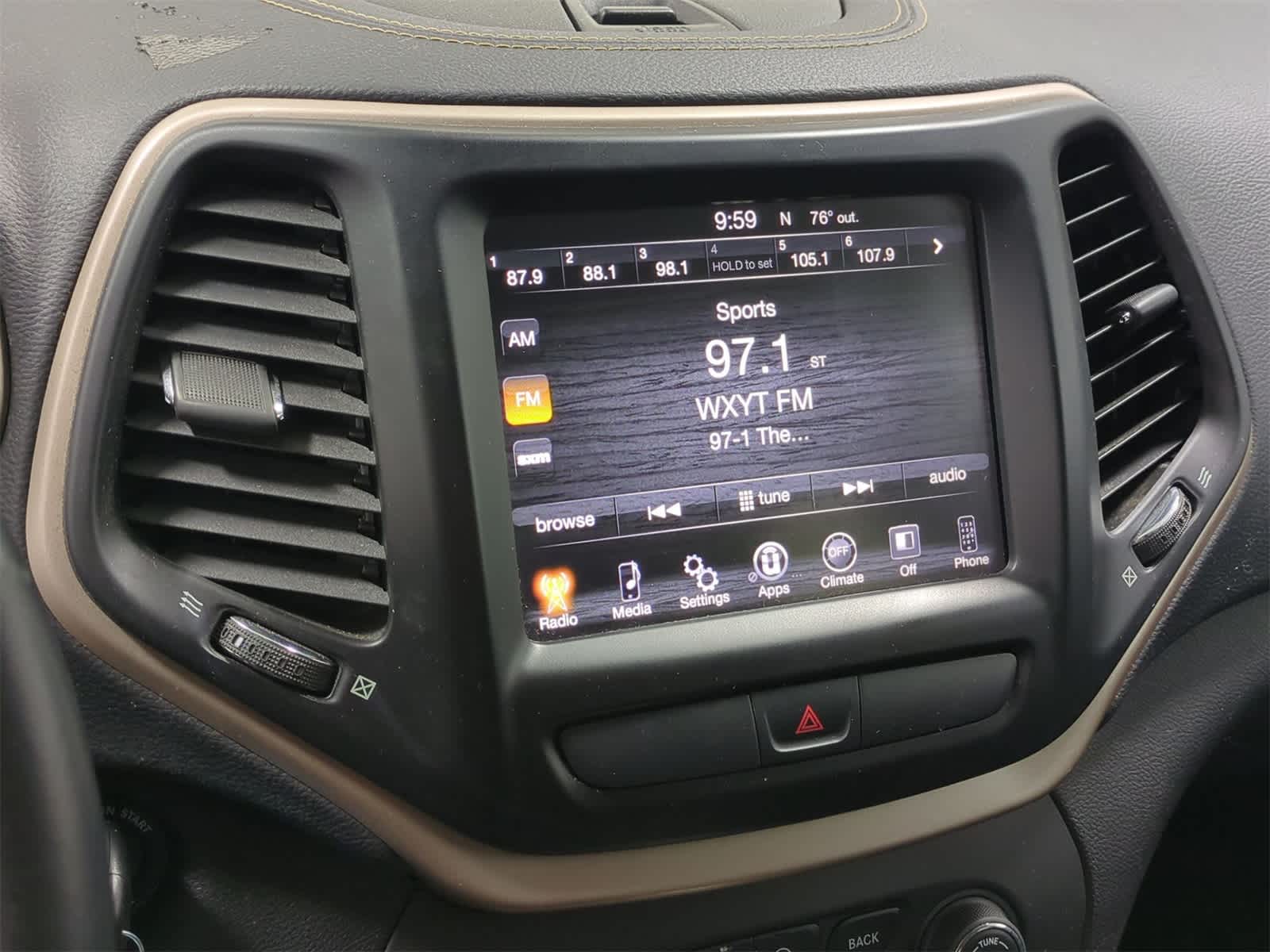 Thumbnail: 2016 Jeep Cherokee - 27