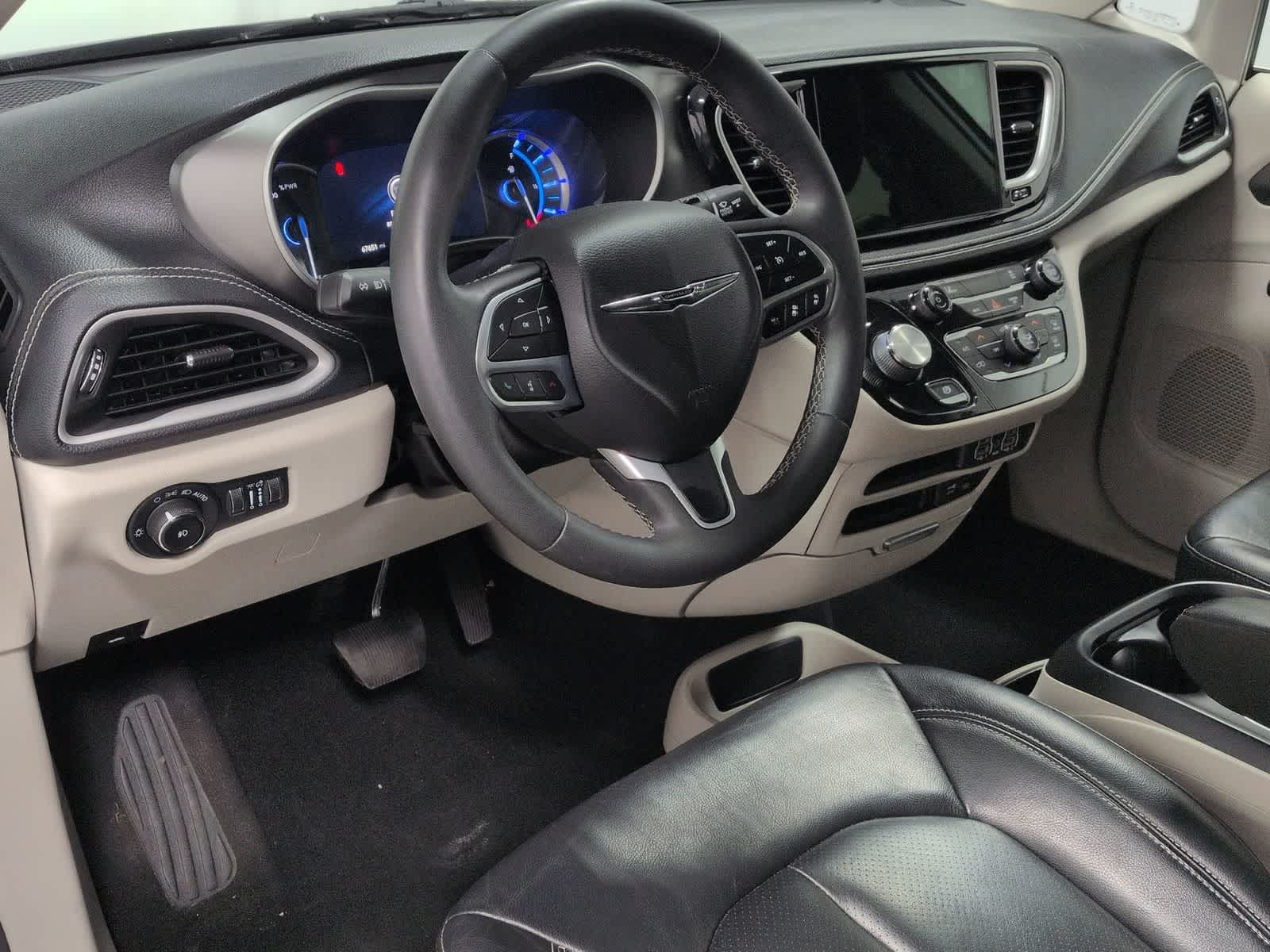Thumbnail: 2022 Chrysler Pacifica - 10