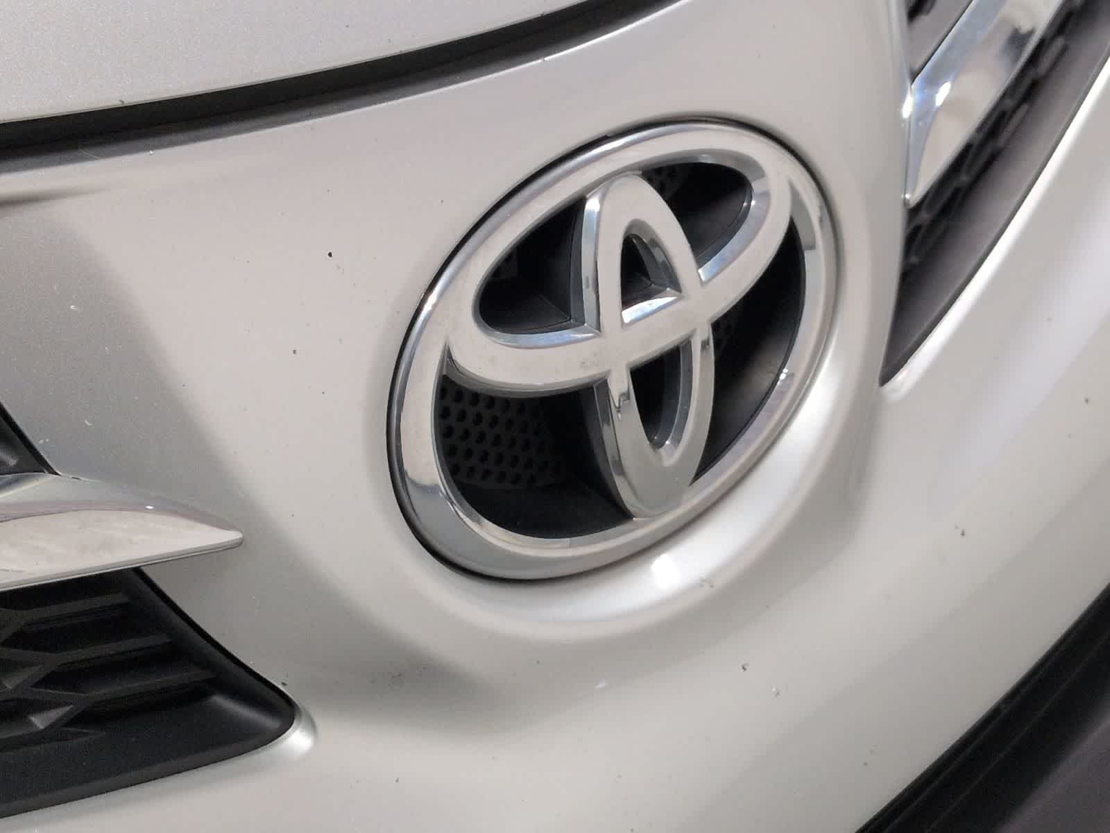 Thumbnail: 2013 Toyota RAV4 - 12