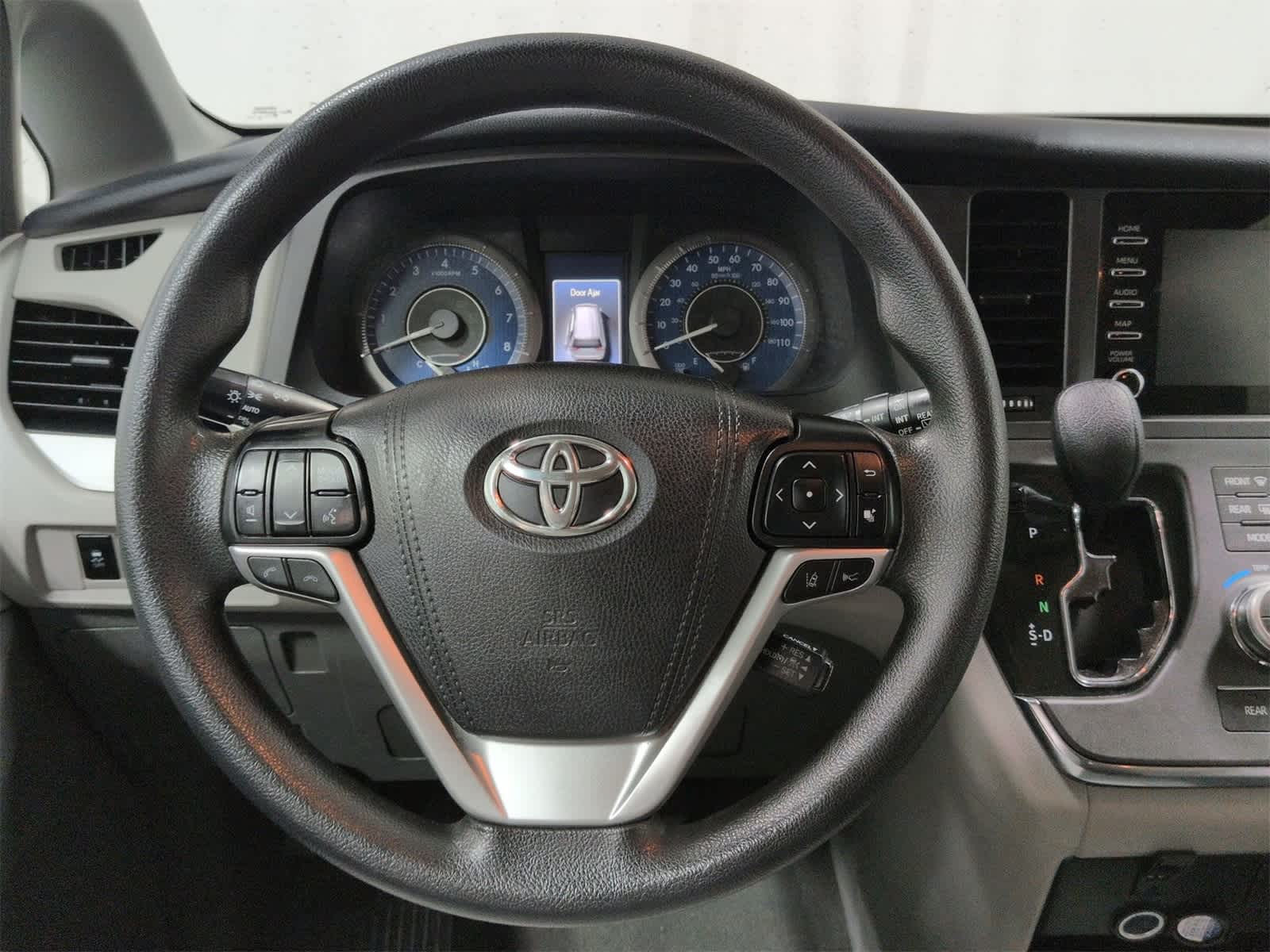 Thumbnail: 2019 Toyota Sienna - 23