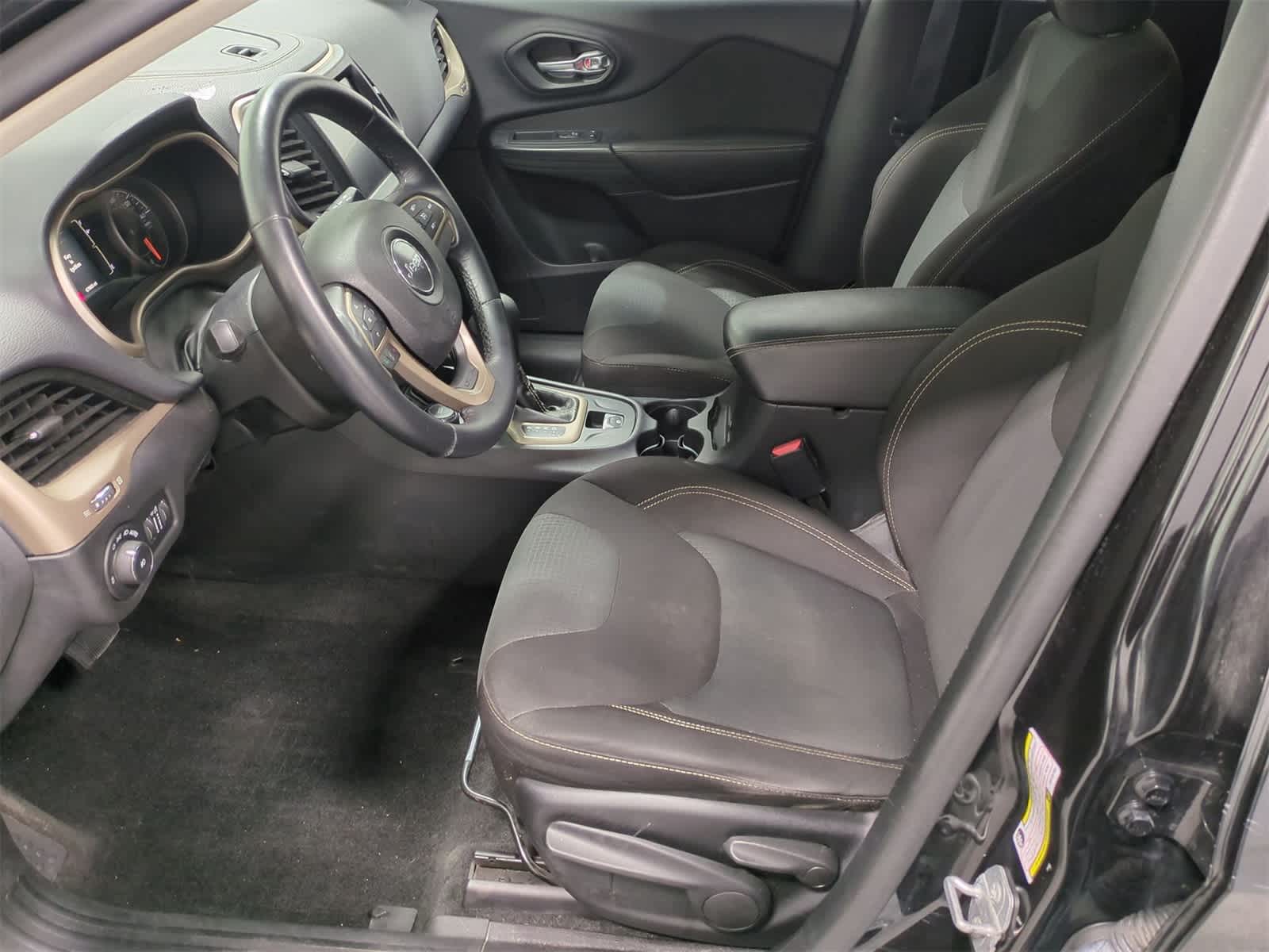 Thumbnail: 2016 Jeep Cherokee - 16