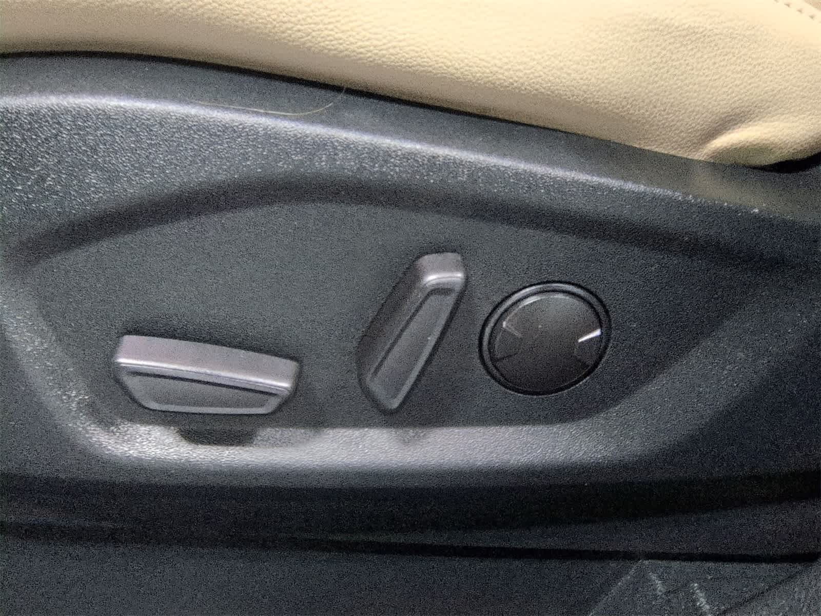 Thumbnail: 2022 Ford Edge - 18