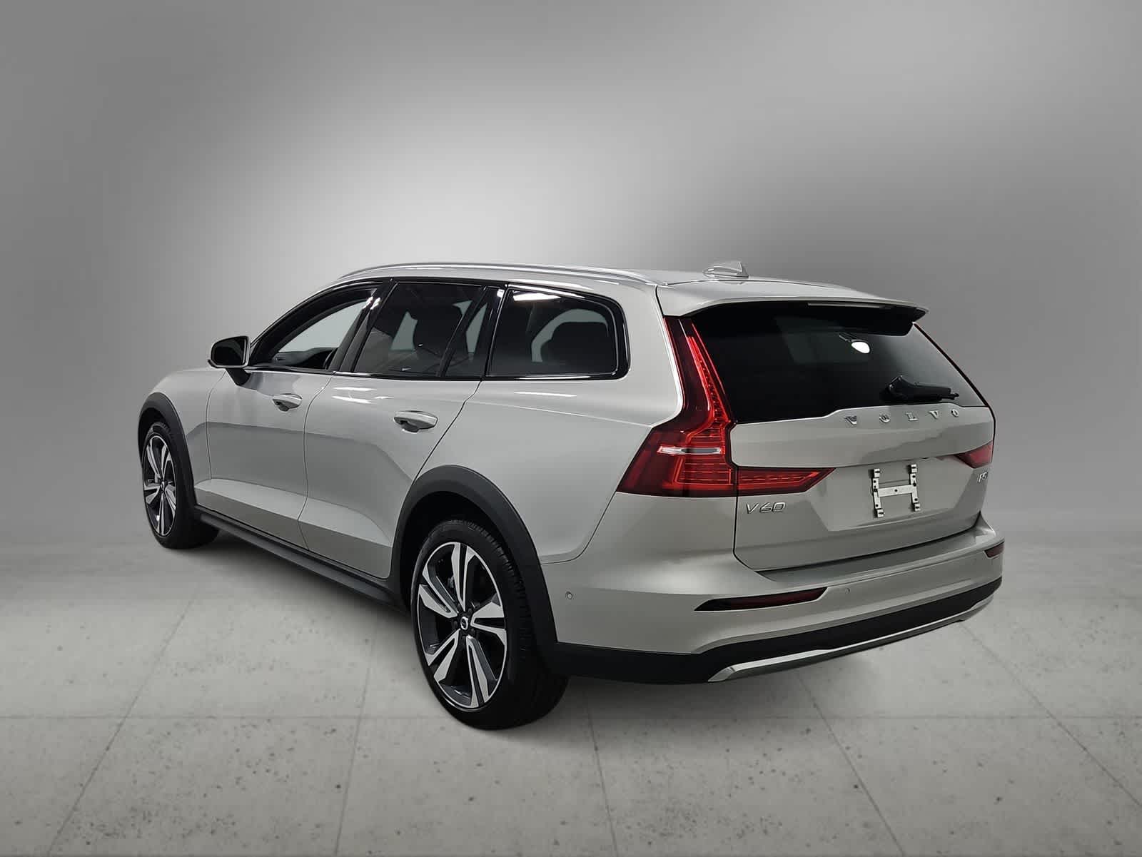 Thumbnail: 2025 Volvo S60 - 6