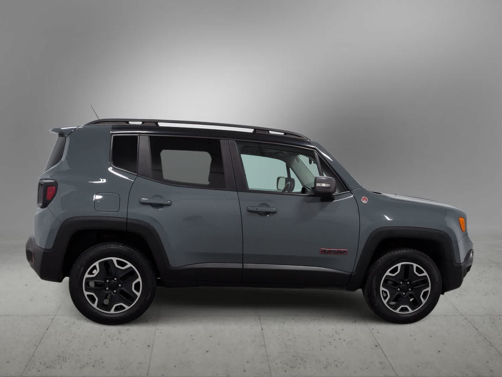 Thumbnail: 2017 Jeep Renegade - 9