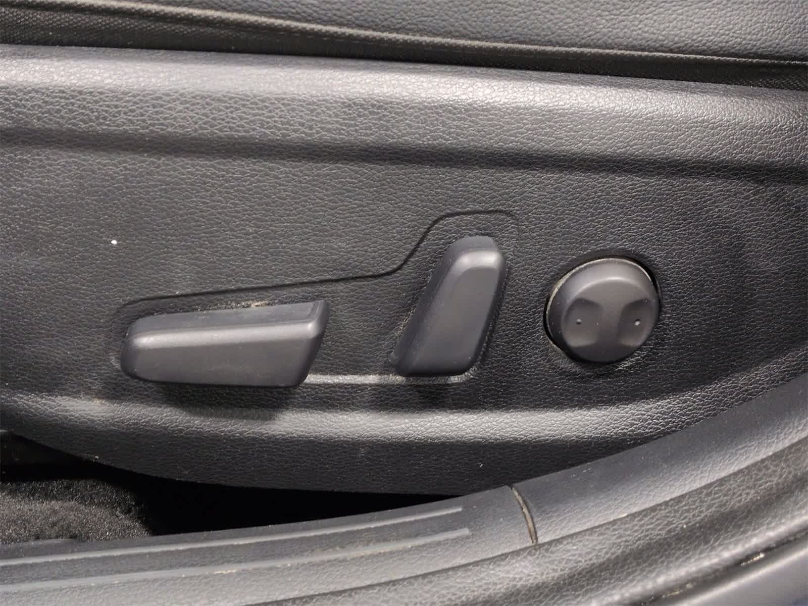 Thumbnail: 2023 Kia Forte - 18