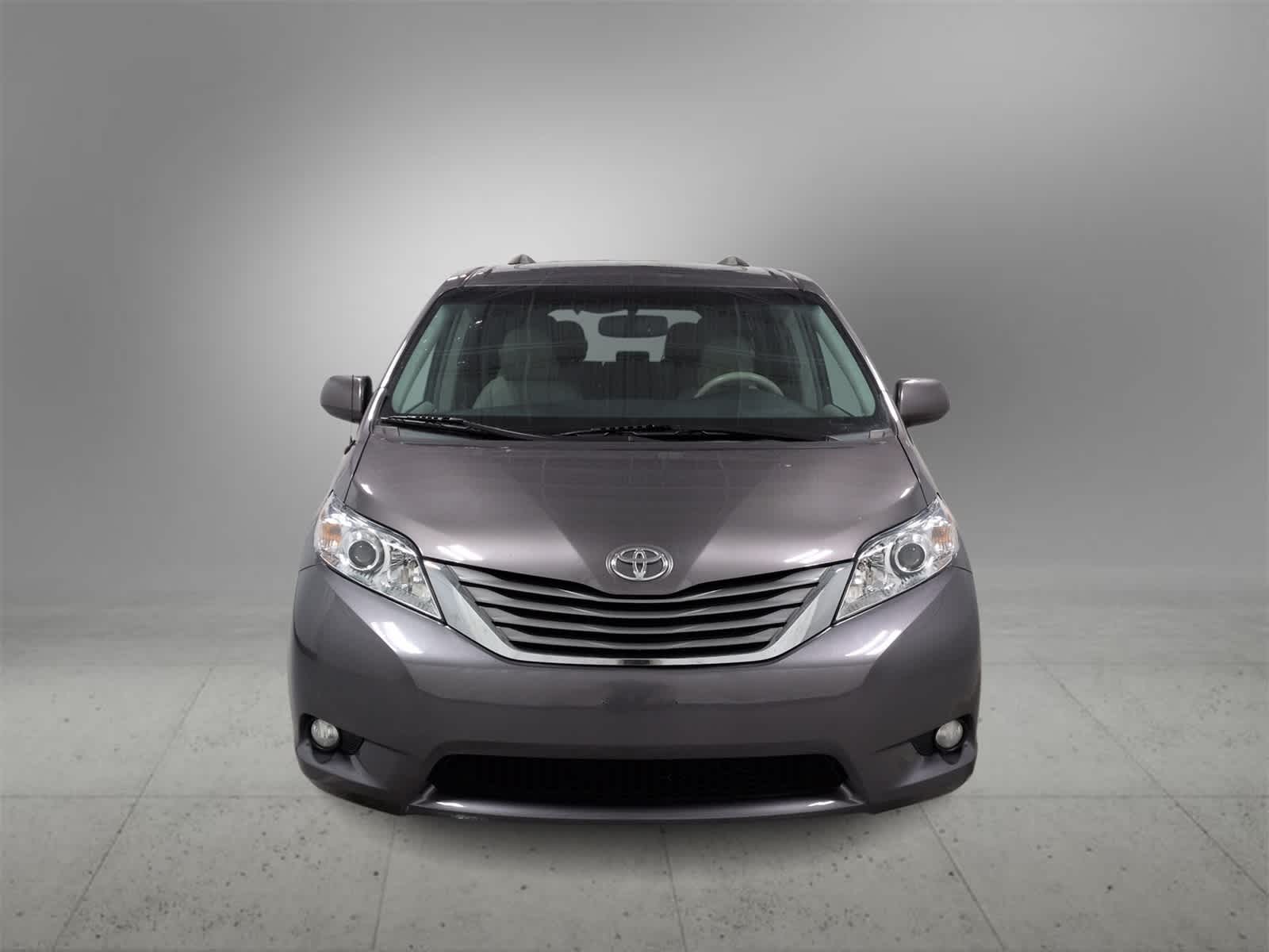 Thumbnail: 2014 Toyota Sienna - 3