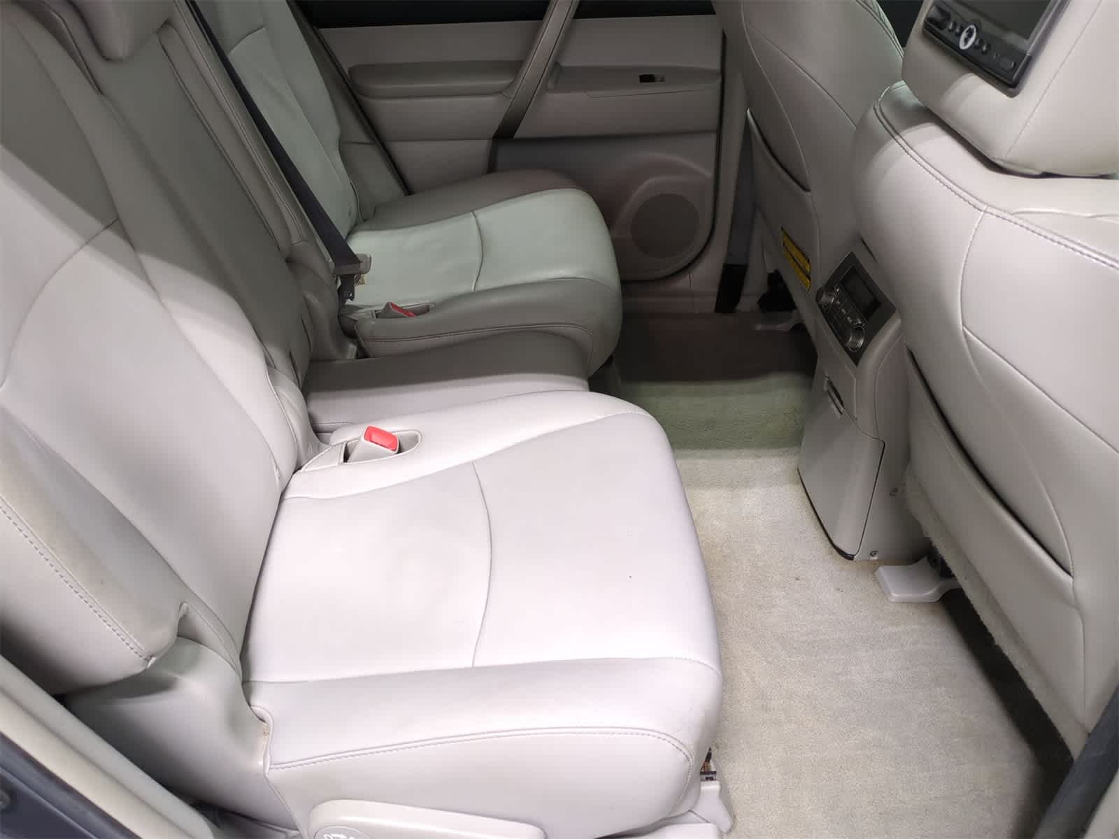 Thumbnail: 2010 Toyota Highlander - 22