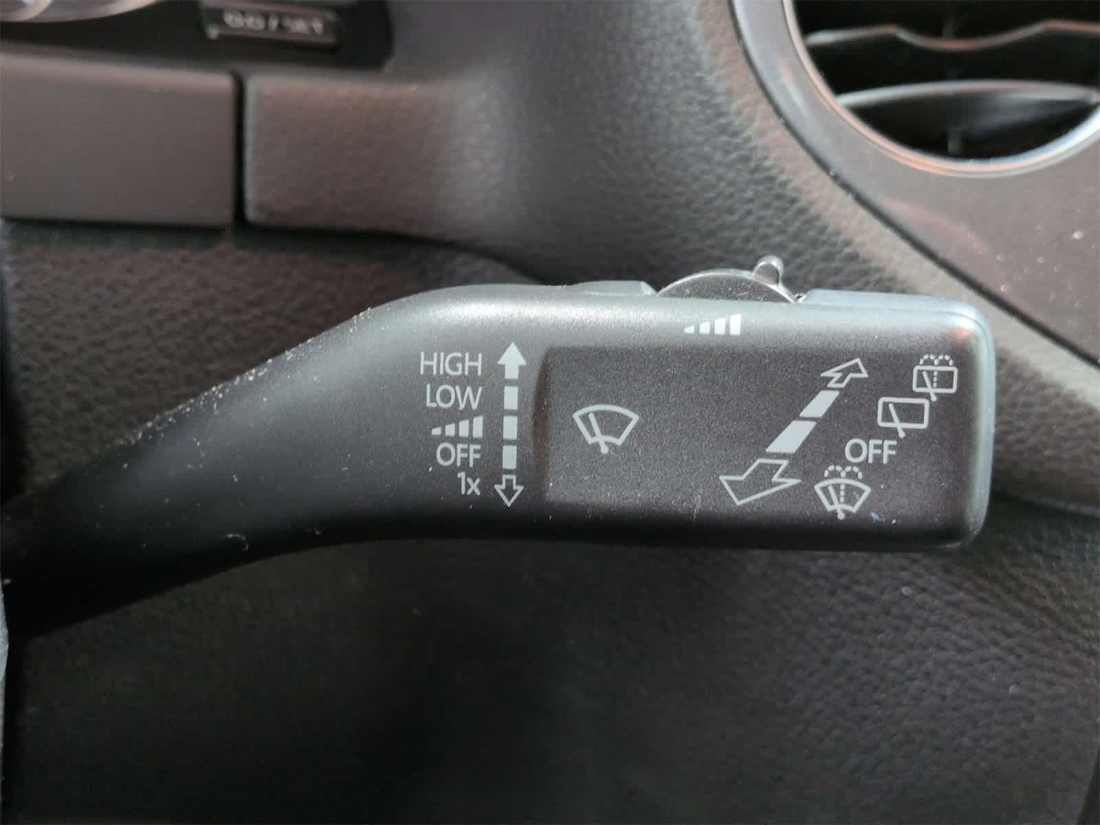 Thumbnail: 2013 Volkswagen Tiguan - 28