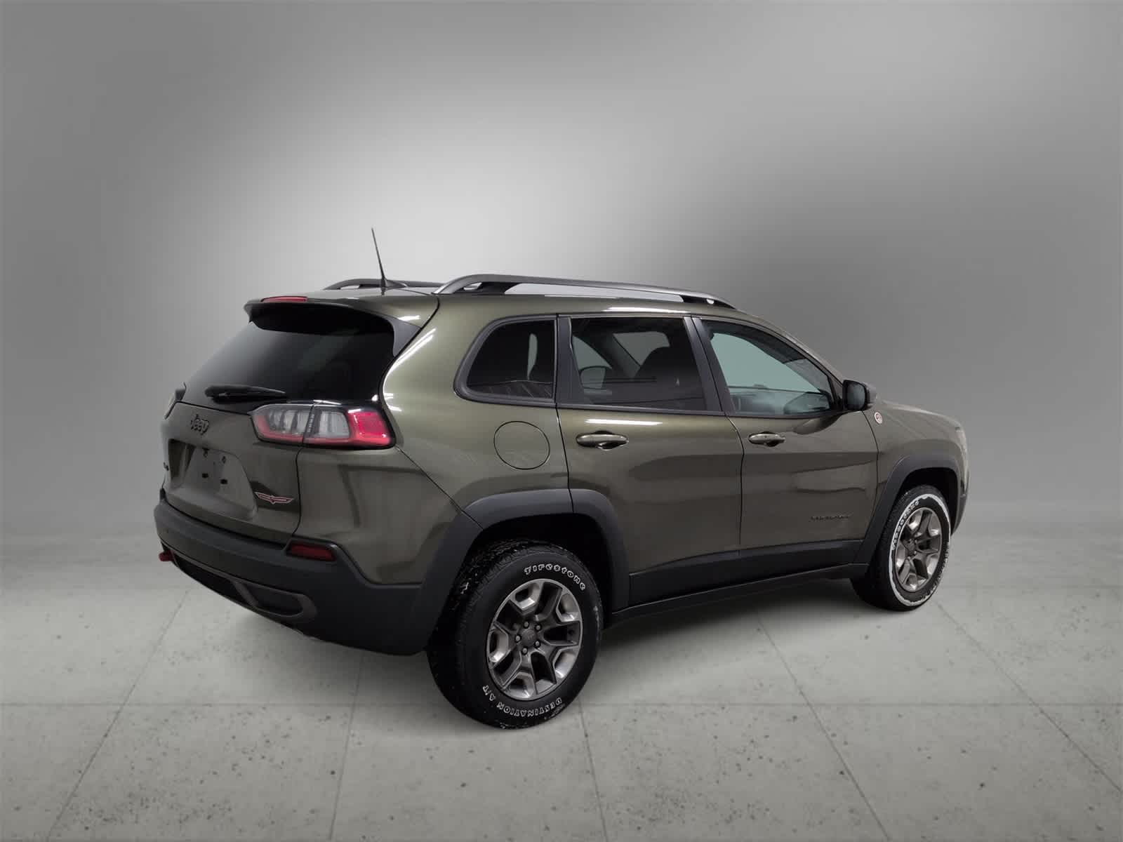 Thumbnail: 2019 Jeep Cherokee - 8