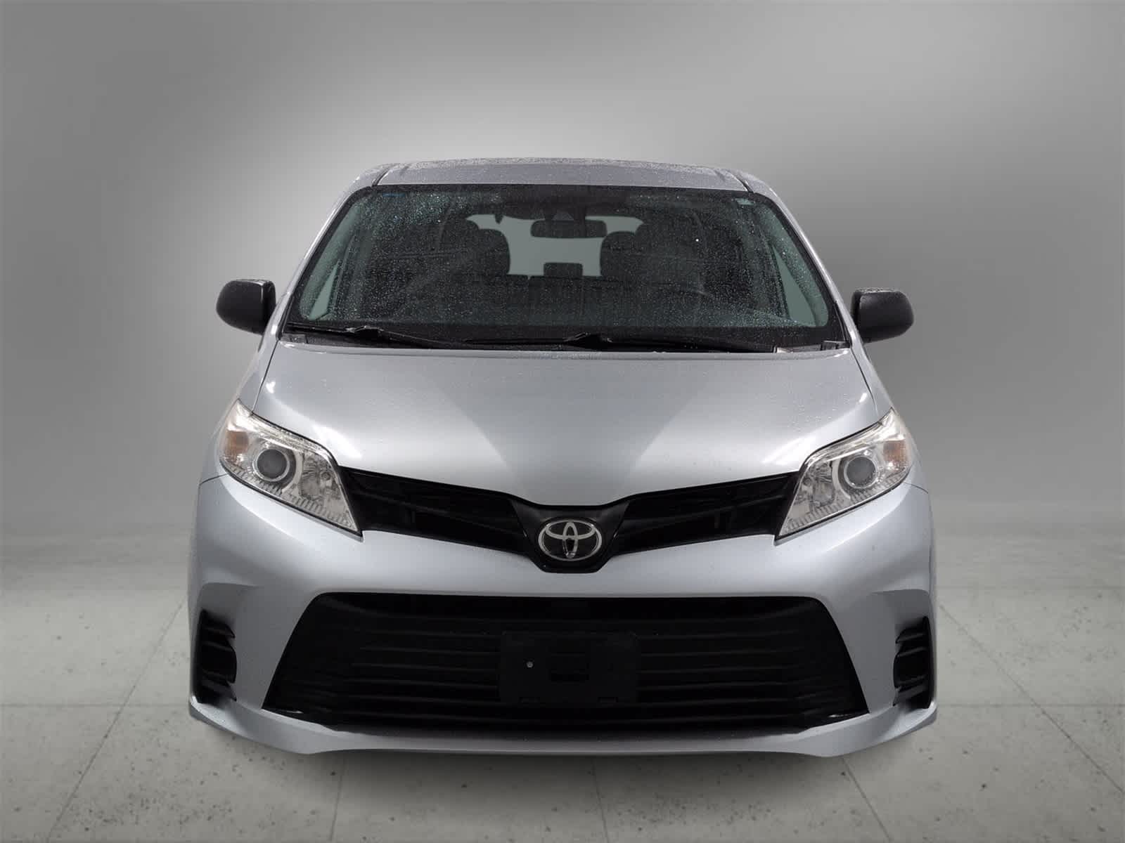 Thumbnail: 2019 Toyota Sienna - 3