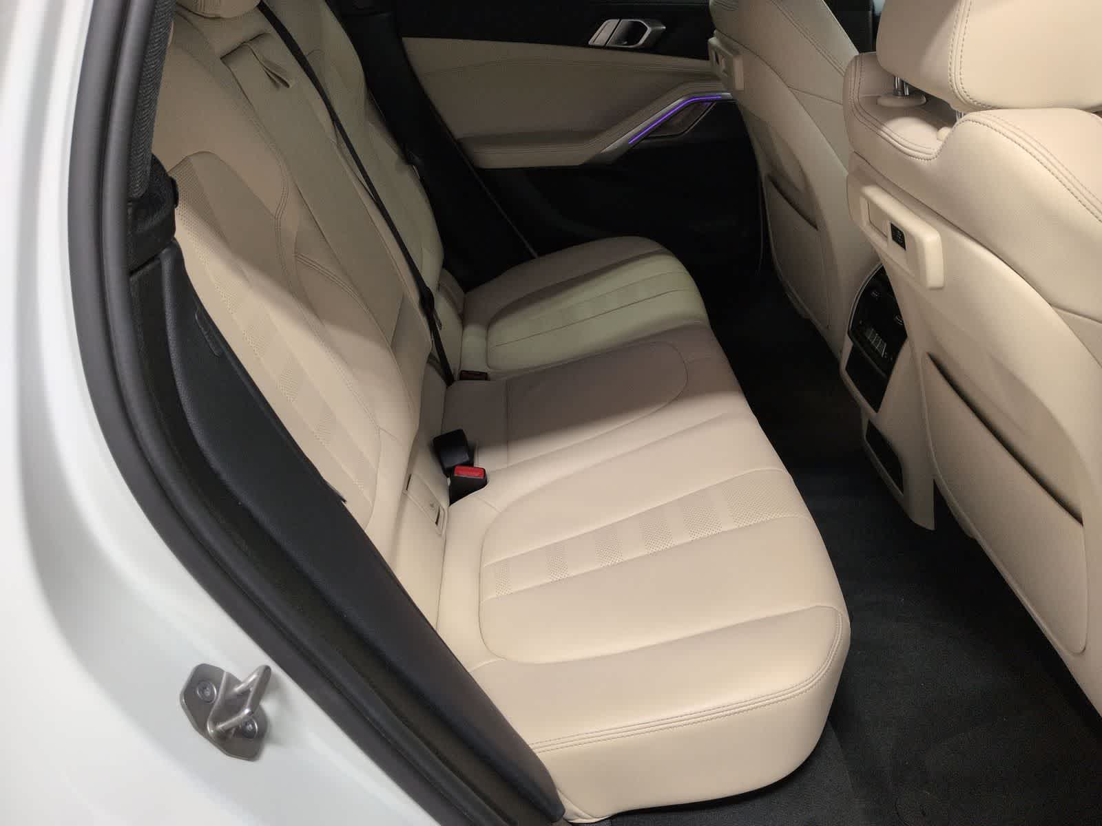 Thumbnail: 2022 BMW X6 - 22