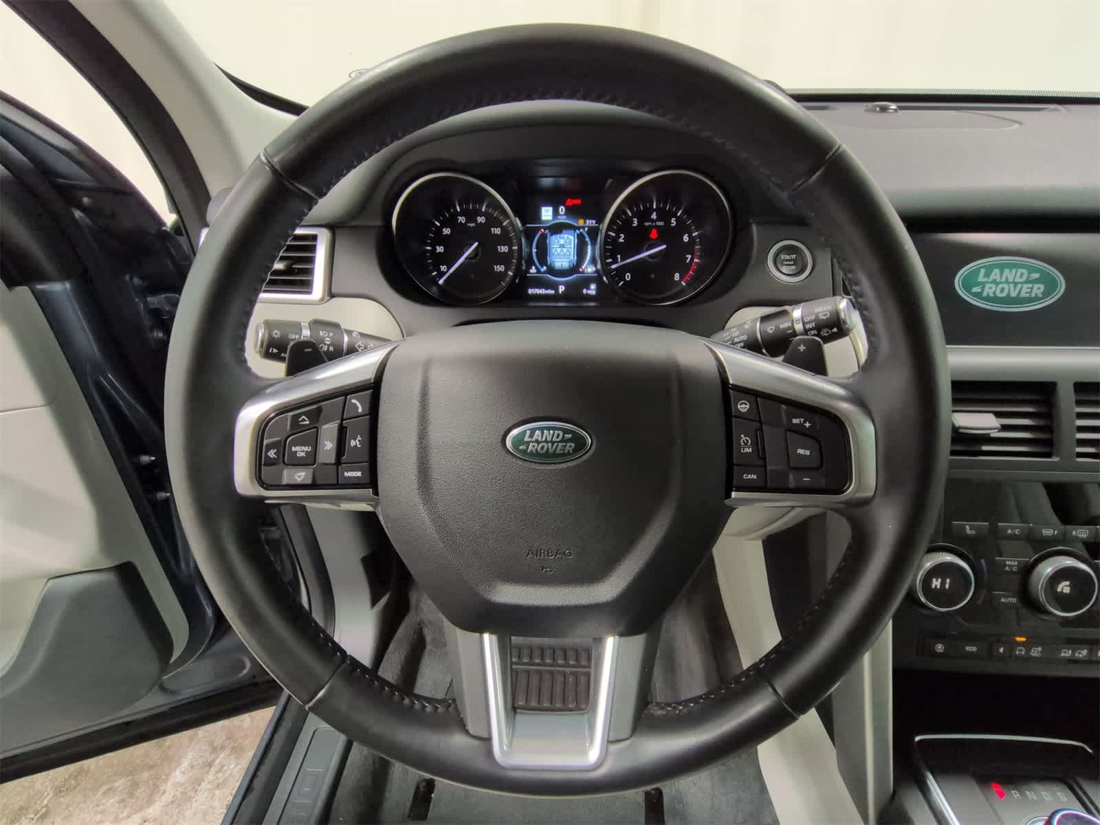 Thumbnail: 2018 Land Rover Discovery Sport - 25
