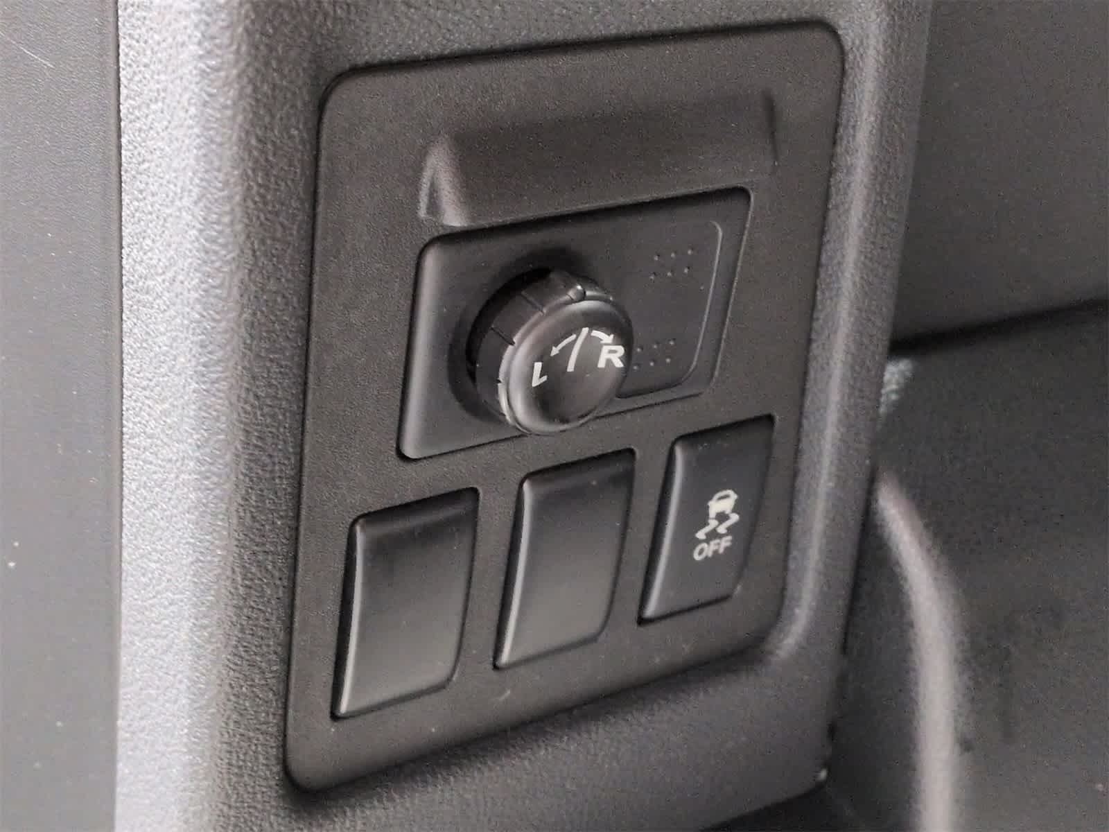 Thumbnail: 2013 Nissan Rogue - 19