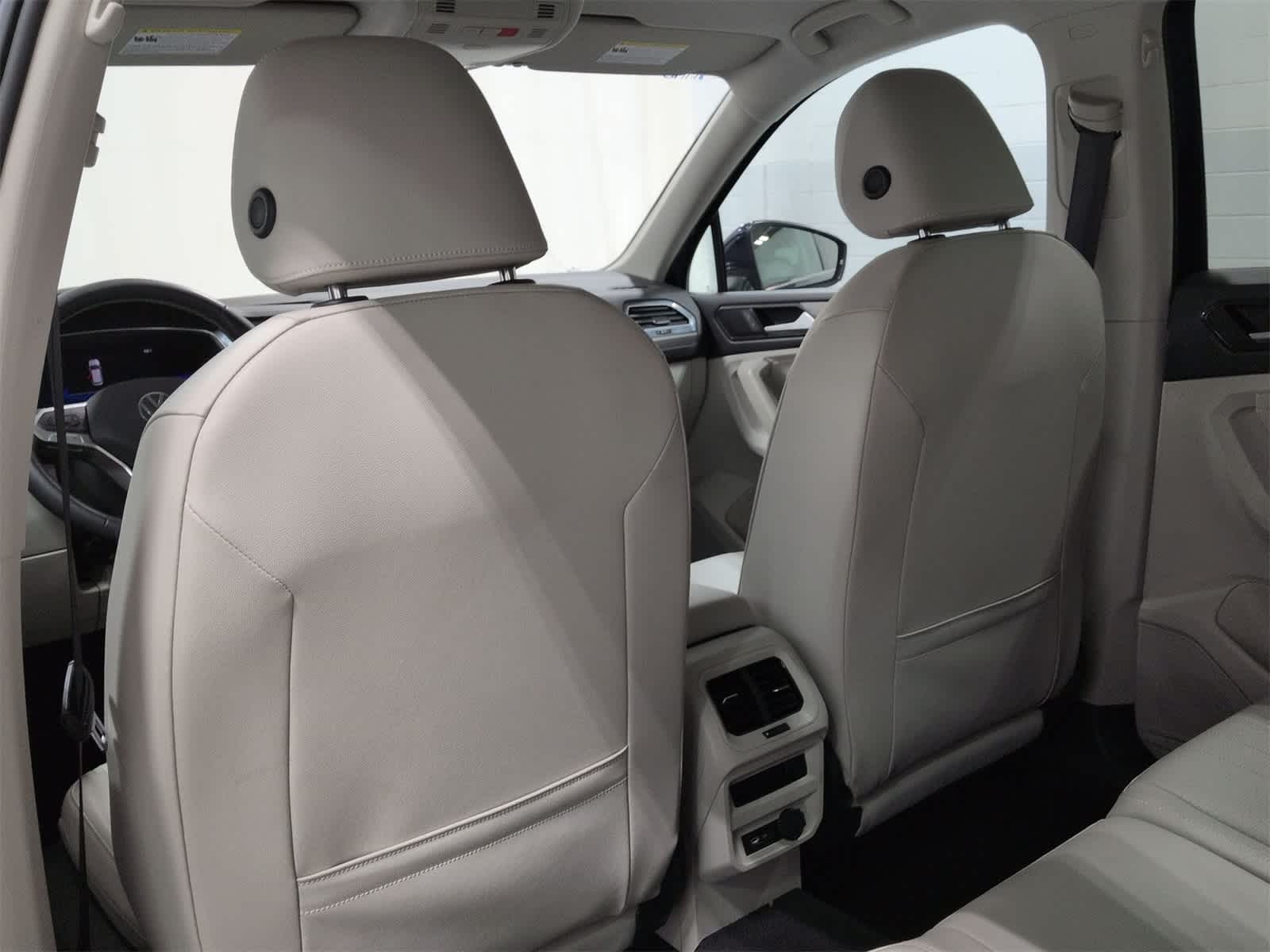 Thumbnail: 2022 Volkswagen Tiguan - 19