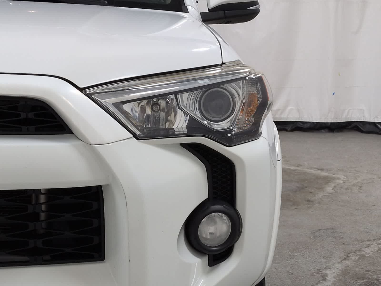 Thumbnail: 2015 Toyota 4Runner - 11