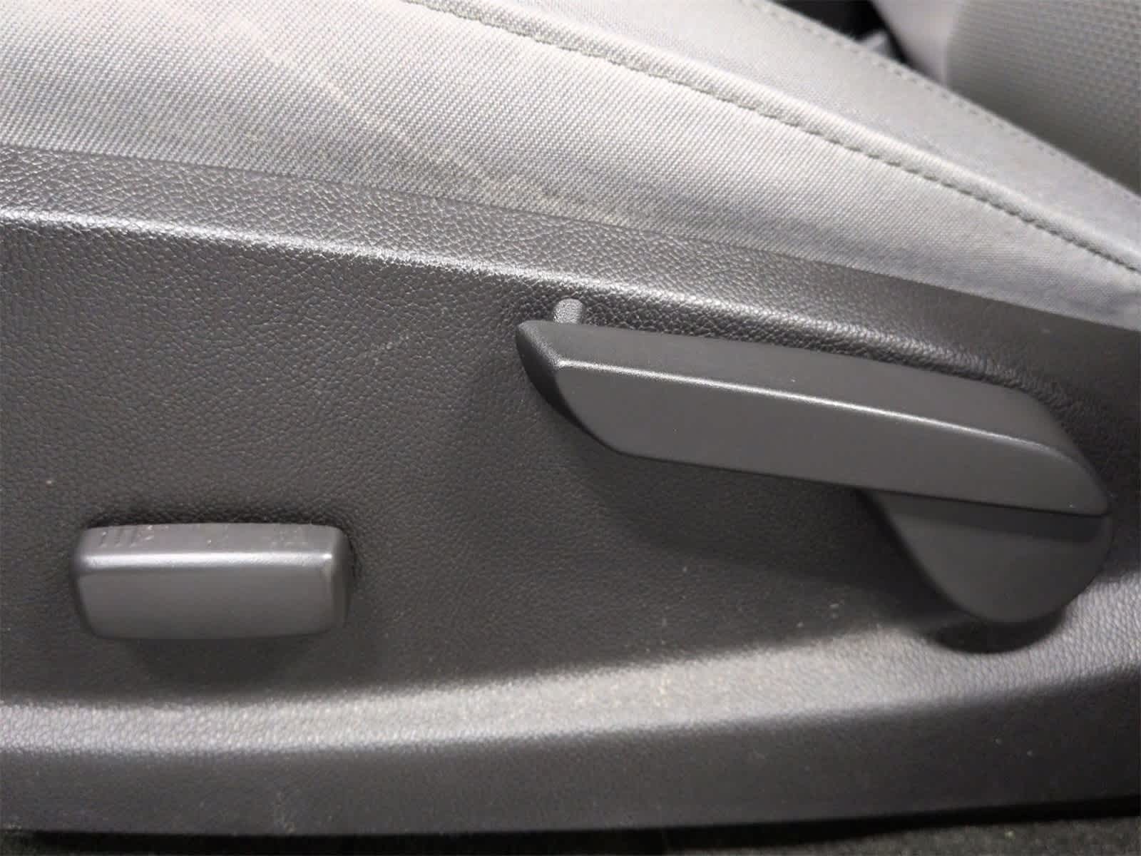 Thumbnail: 2017 Chevrolet Colorado - 18