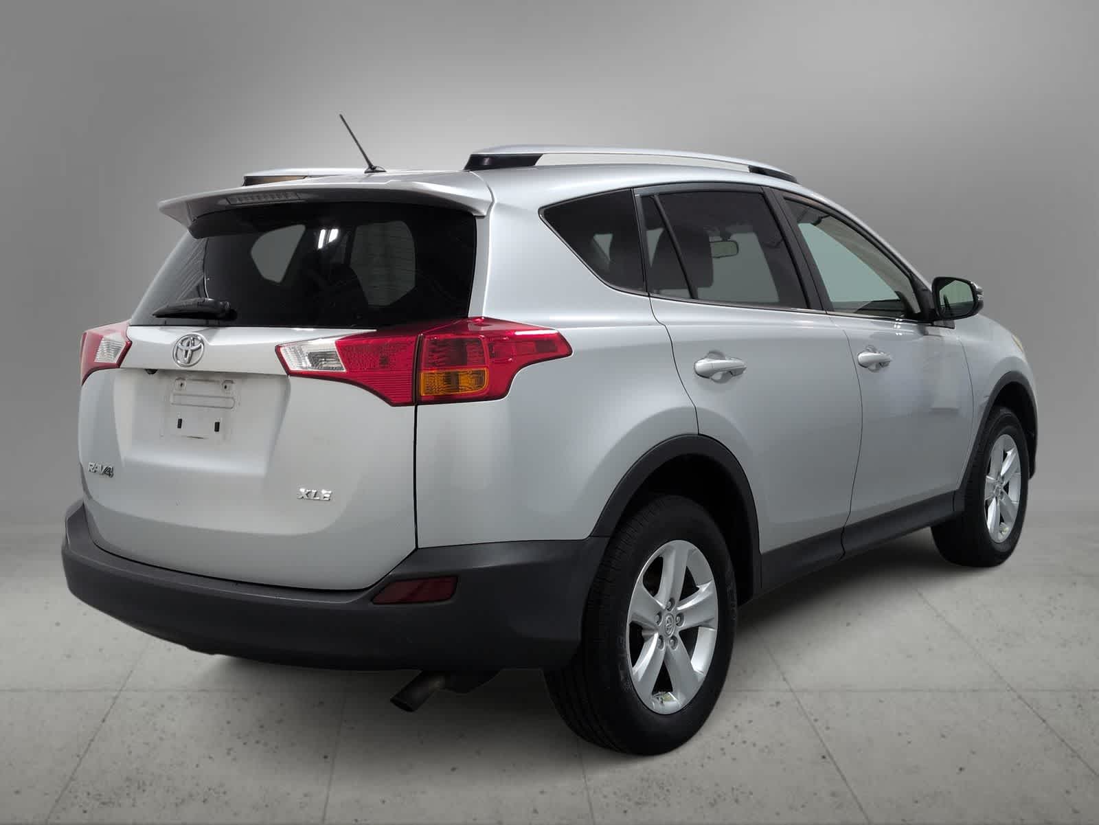 Thumbnail: 2013 Toyota RAV4 - 8