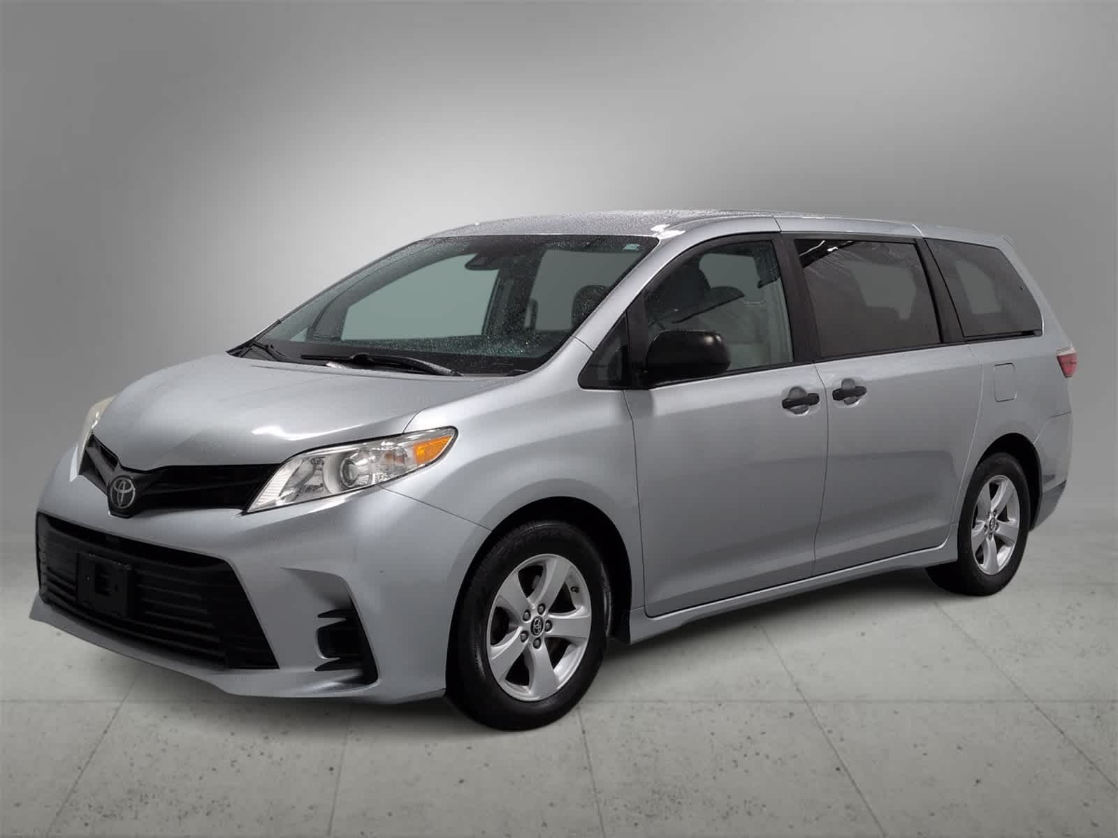 Thumbnail: 2019 Toyota Sienna - 4