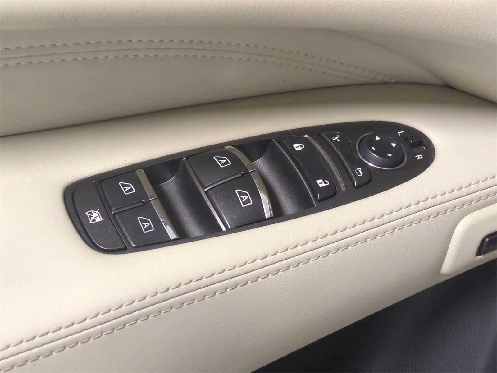 Thumbnail: 2015 INFINITI QX60 - 12