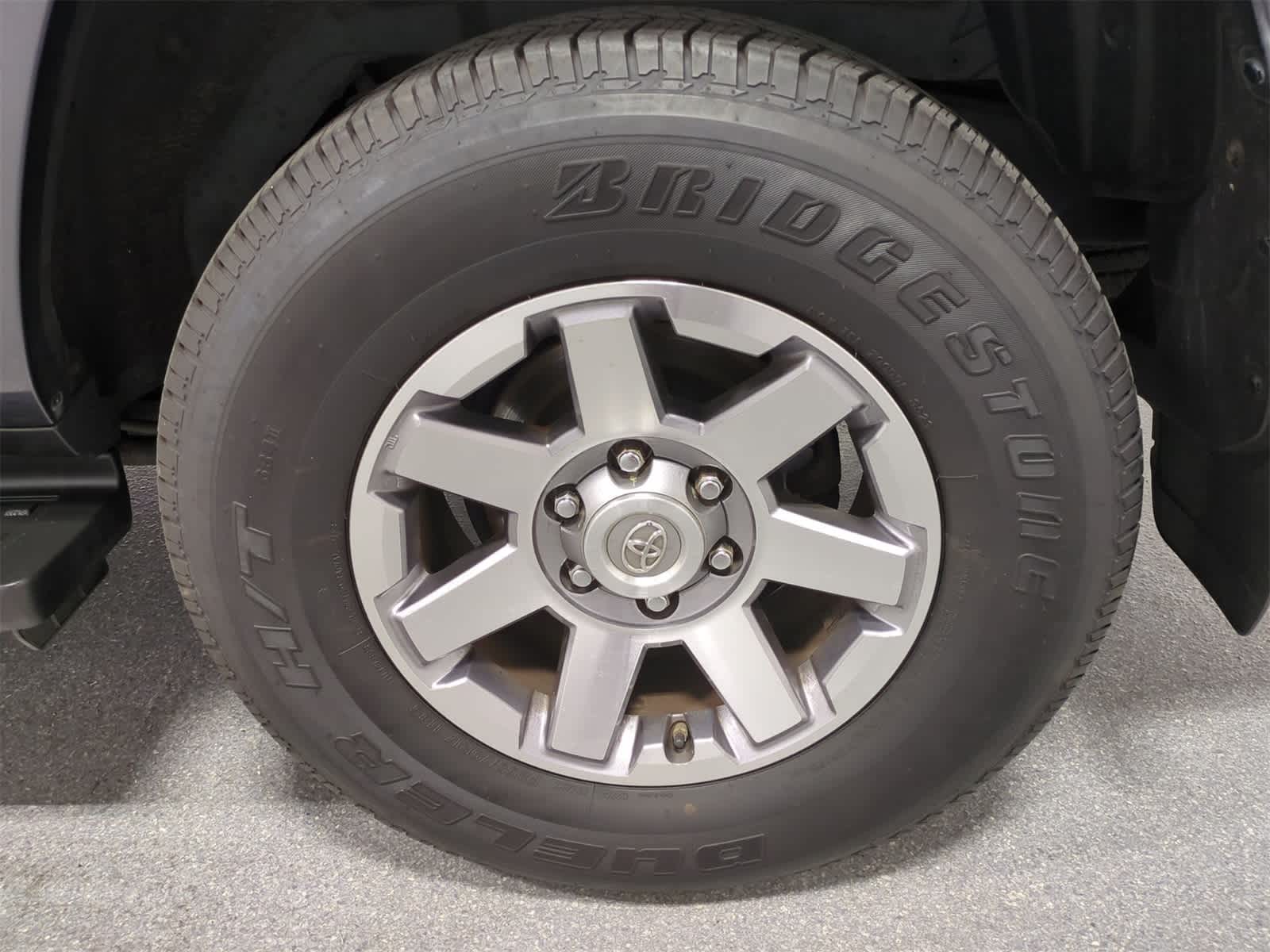 Thumbnail: 2015 Toyota 4Runner - 14