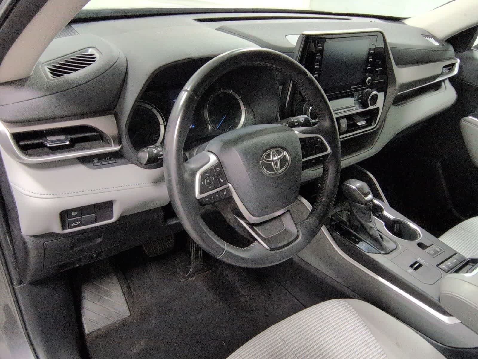 Thumbnail: 2022 Toyota Highlander - 10