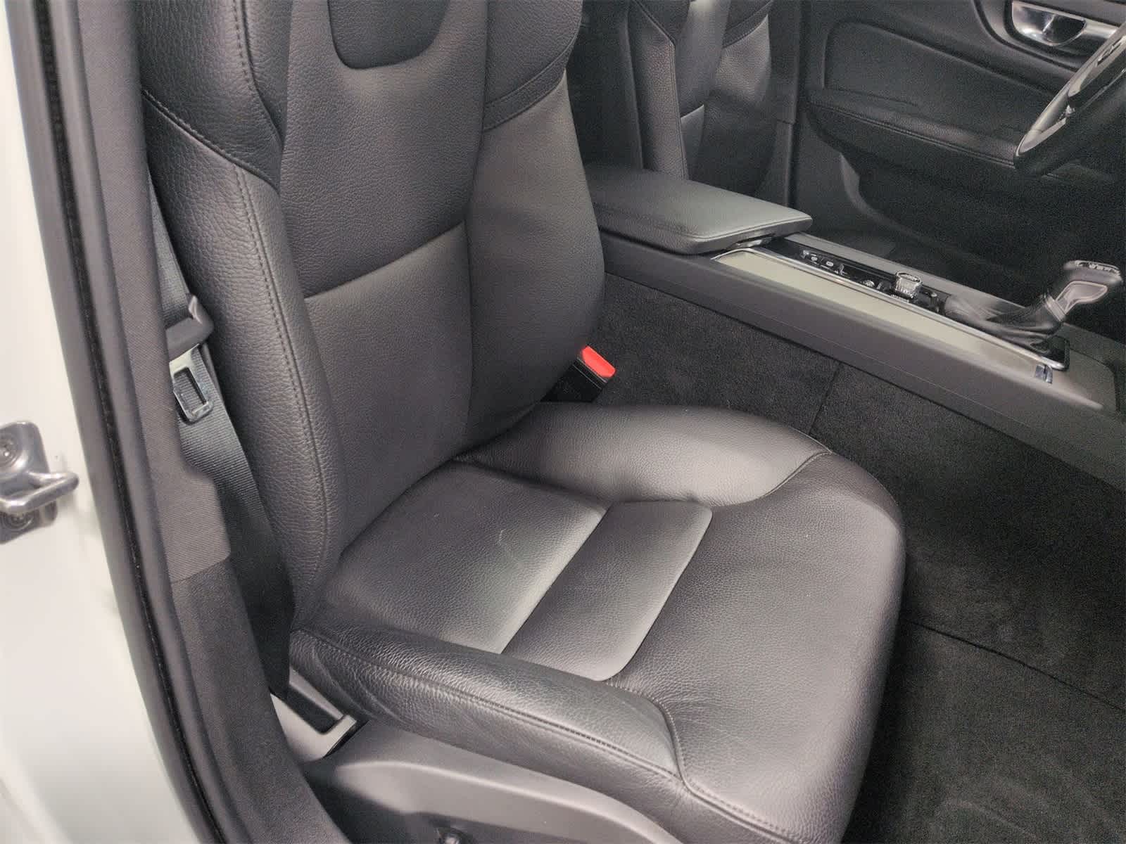 Thumbnail: 2021 Volvo S60 - 24