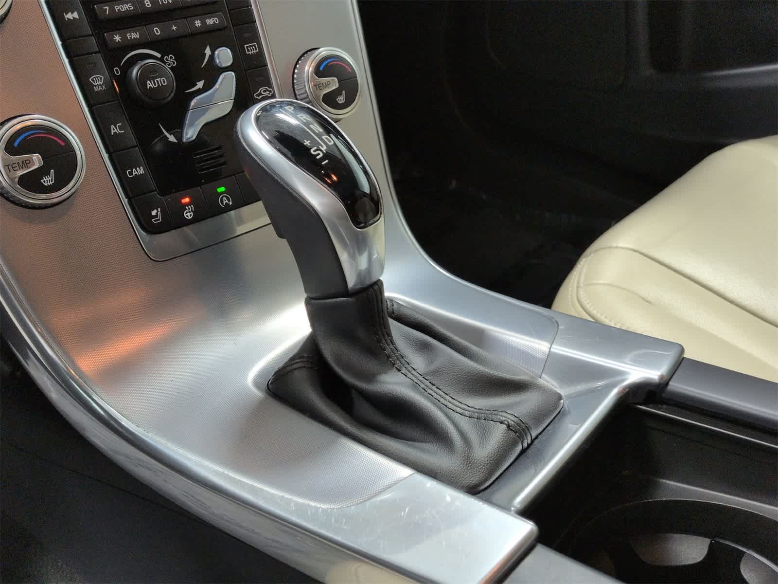 Thumbnail: 2017 Volvo S60 - 34