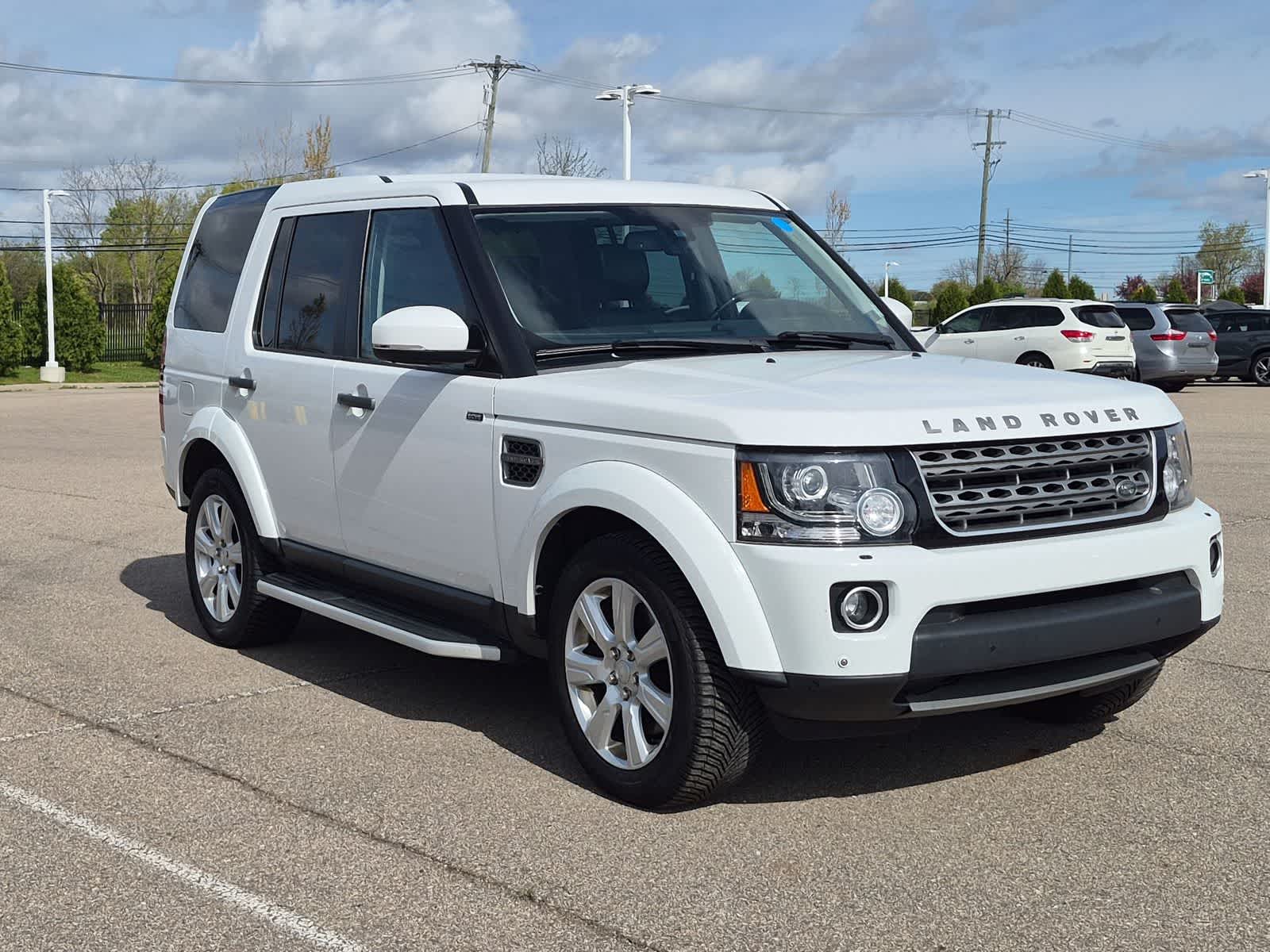 Thumbnail: 2016 Land Rover LR4 - 16