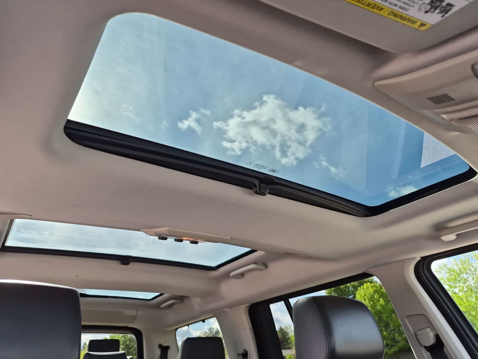 Thumbnail: 2016 Land Rover LR4 - 25