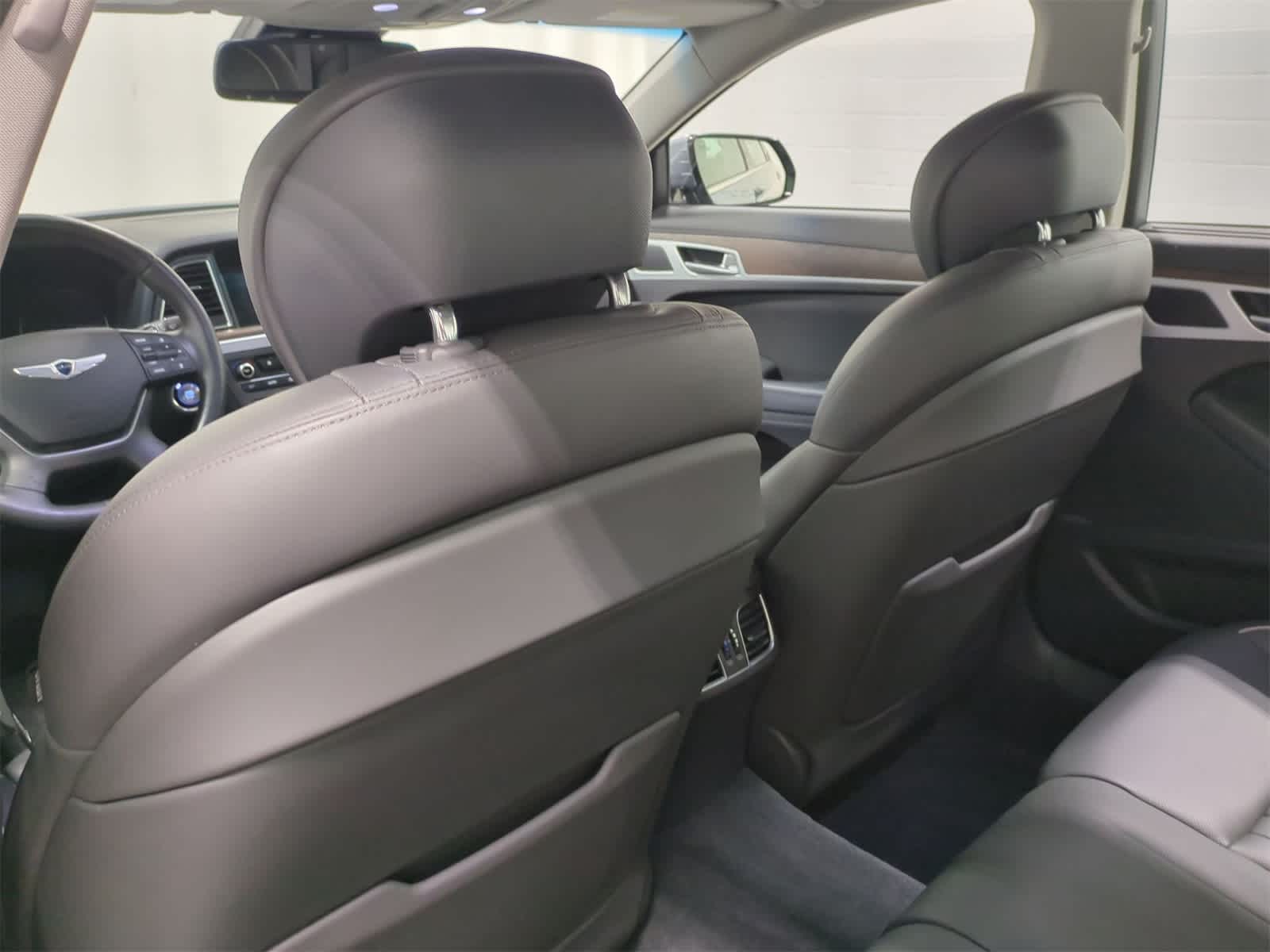 Thumbnail: 2015 Hyundai Genesis - 18