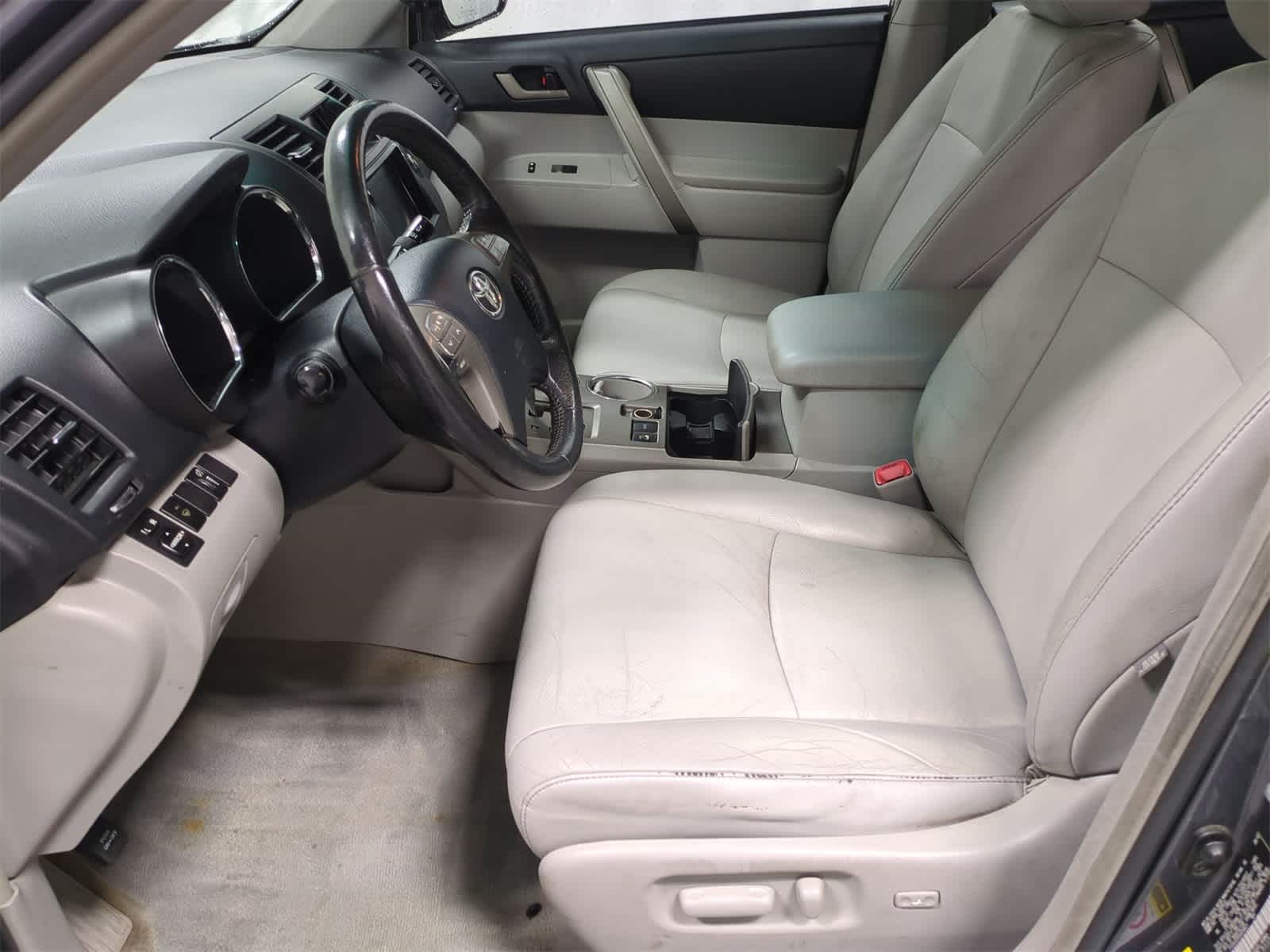 Thumbnail: 2010 Toyota Highlander - 17