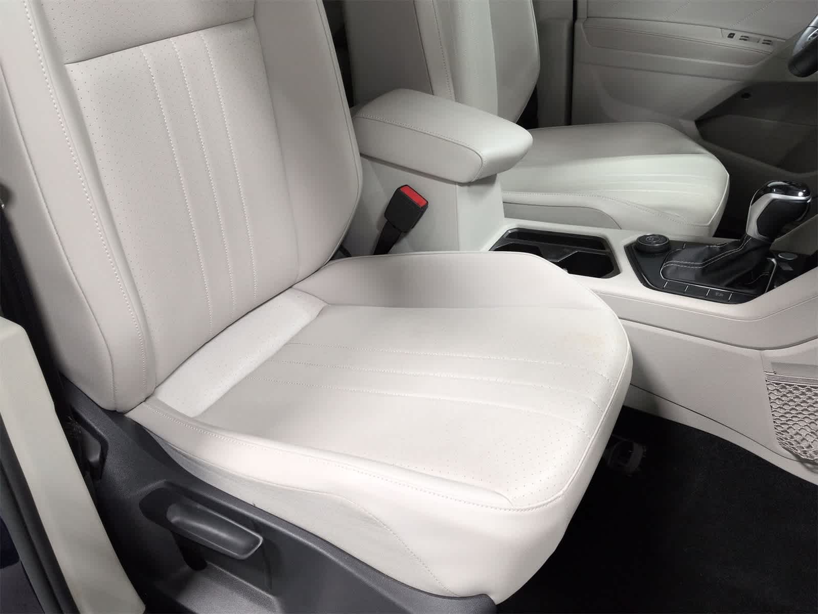 Thumbnail: 2022 Volkswagen Tiguan - 22