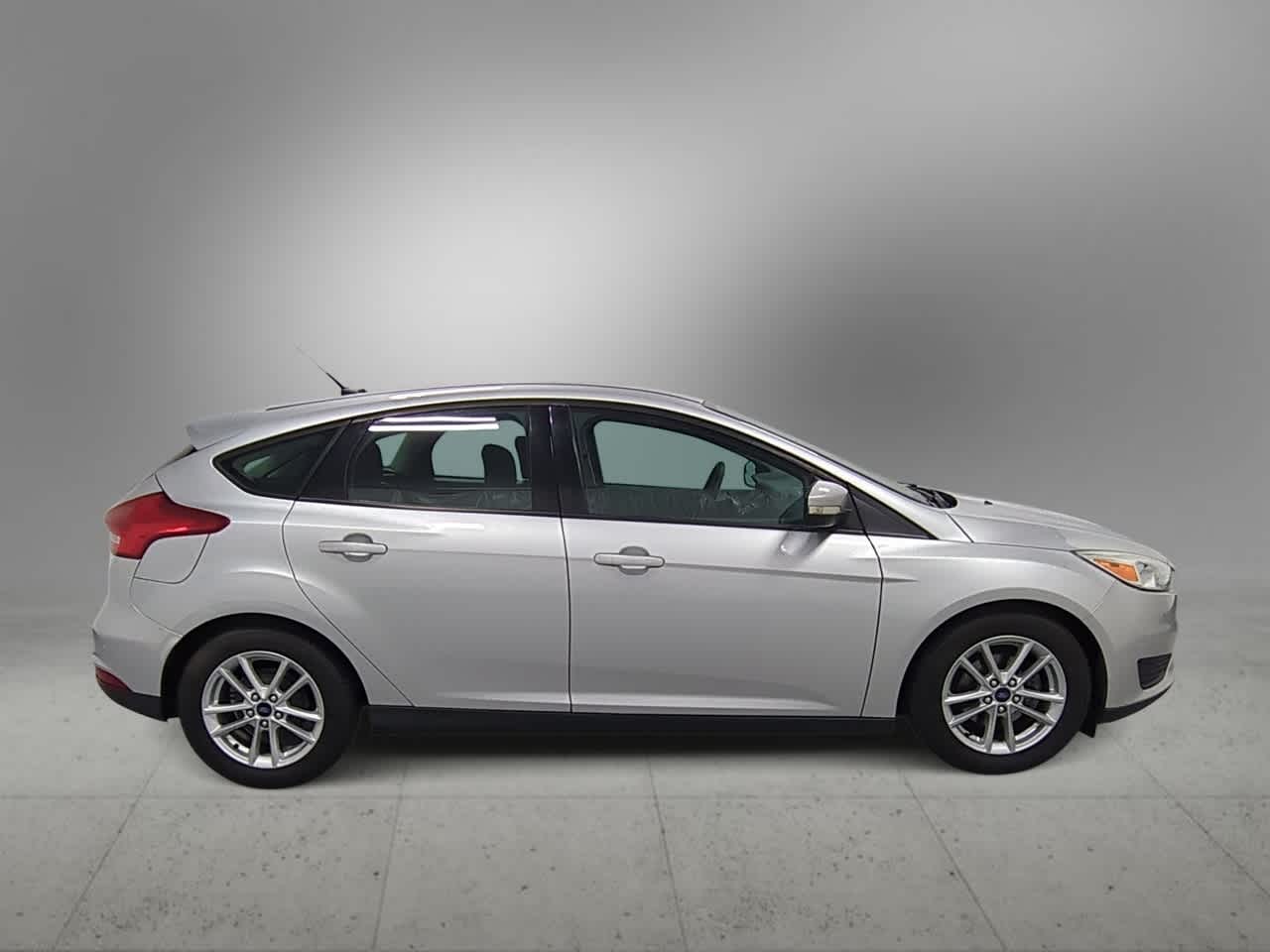 Thumbnail: 2016 Ford Focus - 9