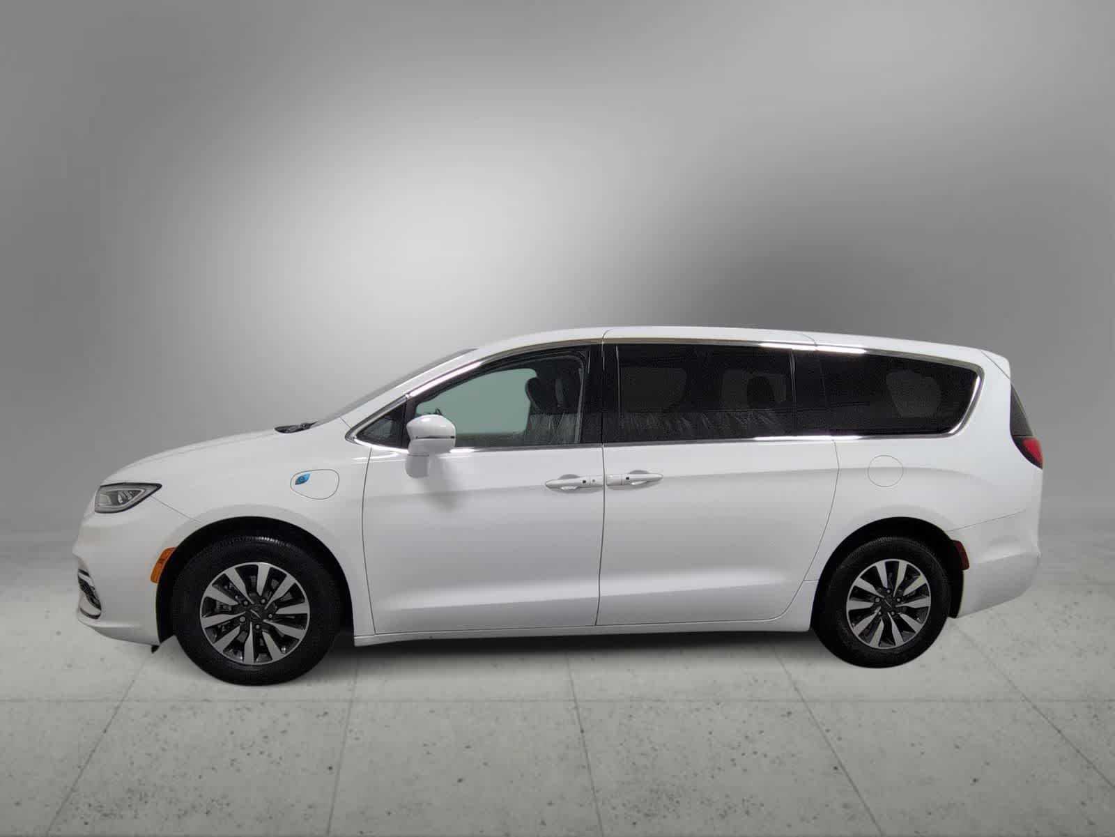 Thumbnail: 2022 Chrysler Pacifica - 5