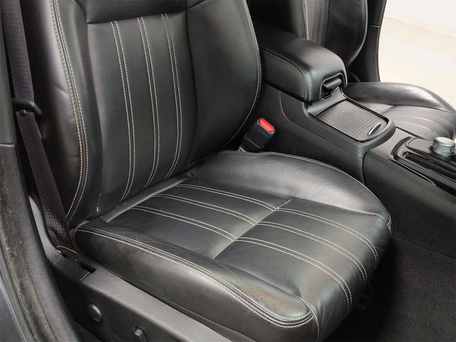 Thumbnail: 2022 Chrysler 300 - 24