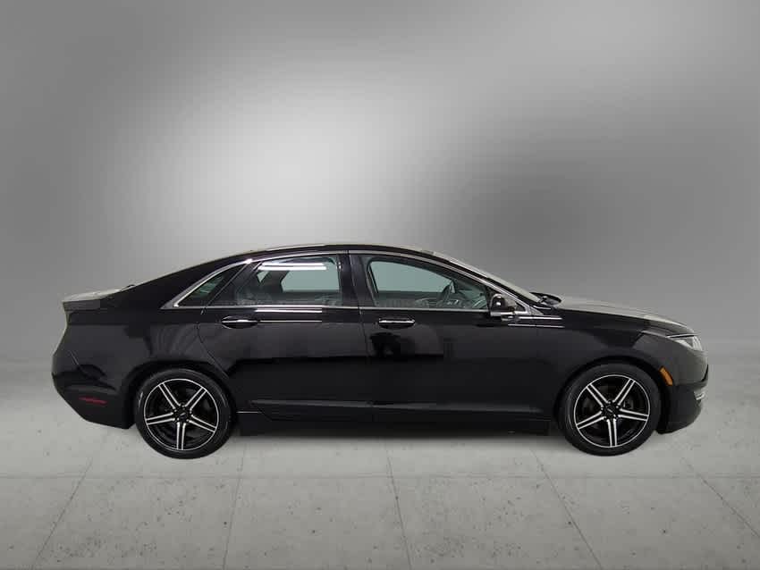Thumbnail: 2016 Lincoln MKZ - 9