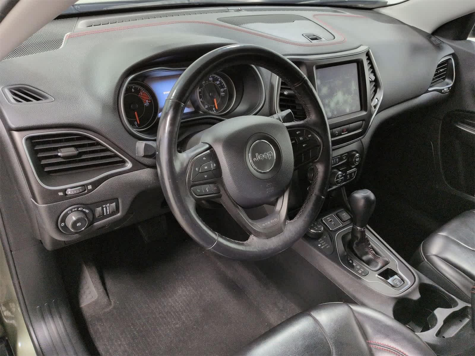 Thumbnail: 2019 Jeep Cherokee - 10