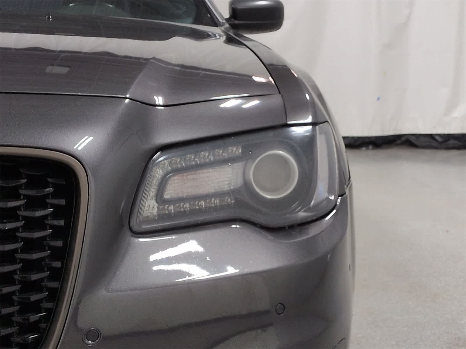 Thumbnail: 2022 Chrysler 300 - 11