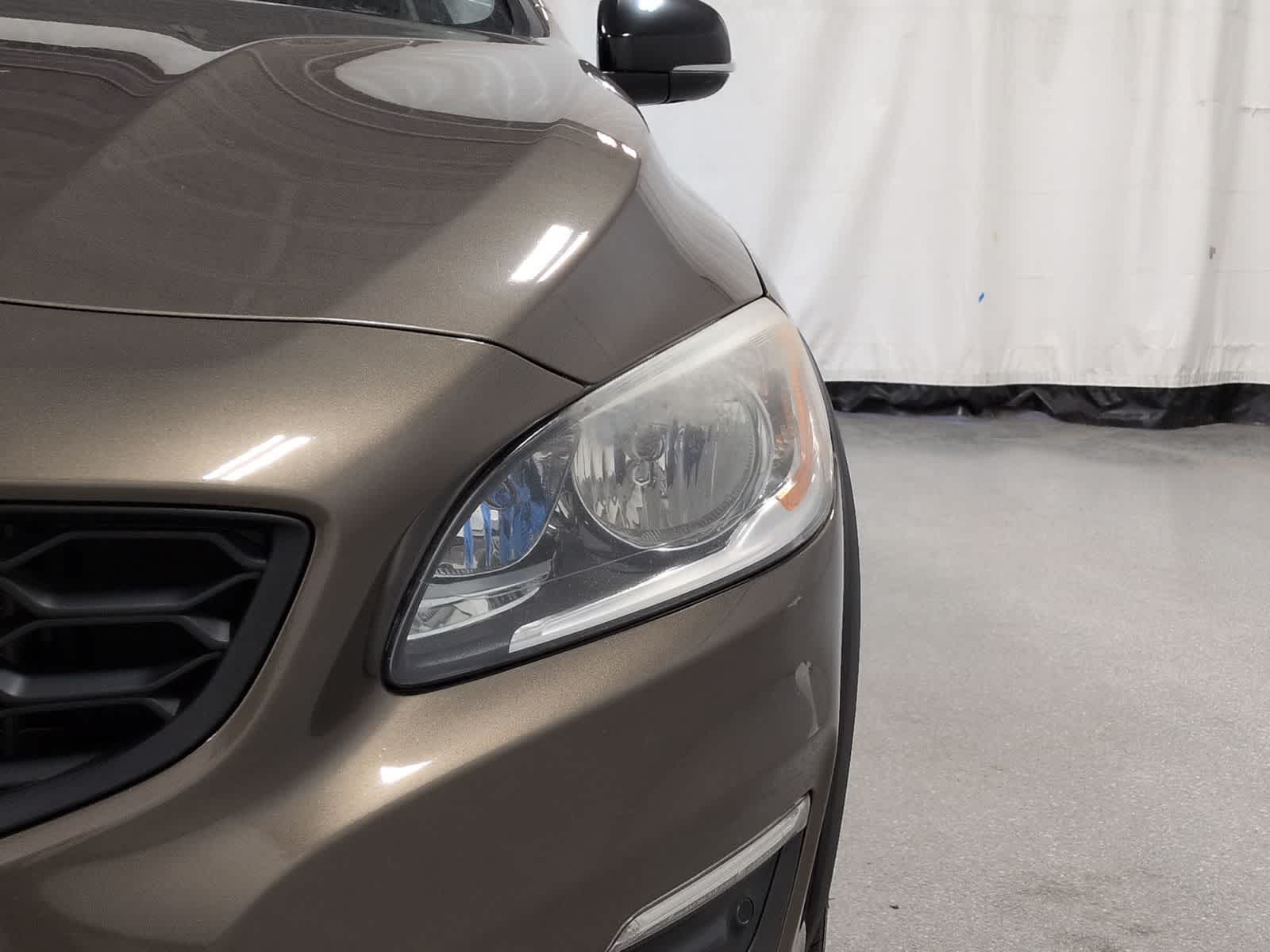Thumbnail: 2015 Volvo S60 - 11