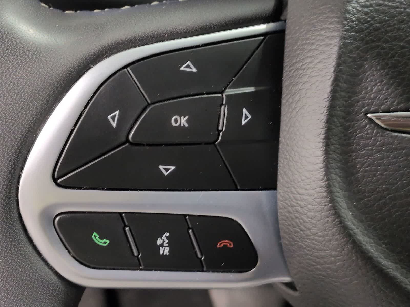 Thumbnail: 2022 Chrysler Pacifica - 24