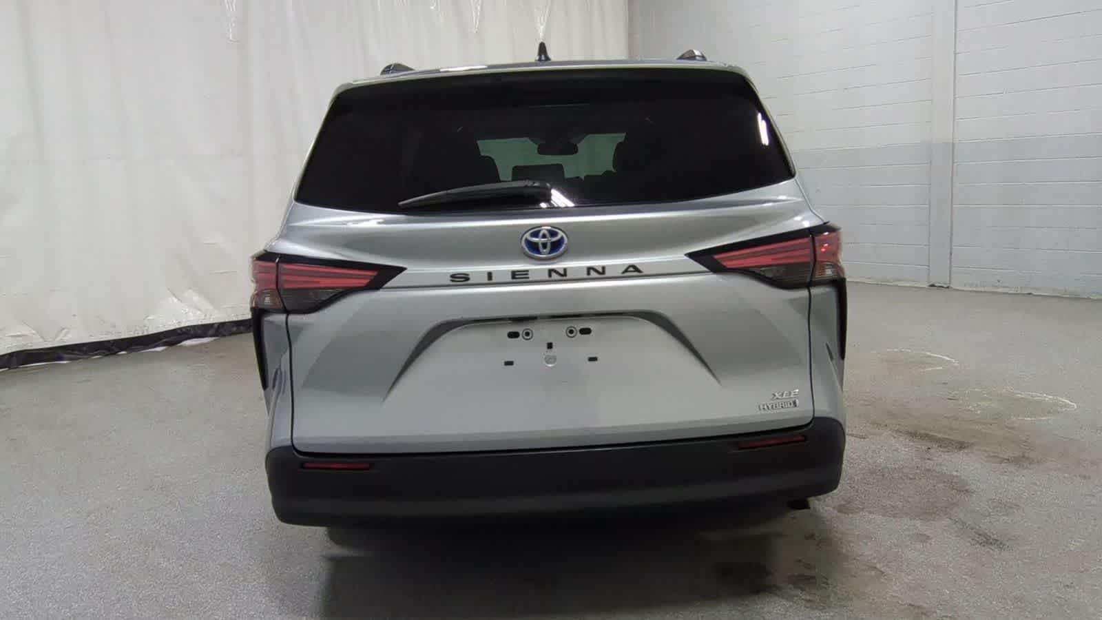 Thumbnail: 2021 Toyota Sienna - 7