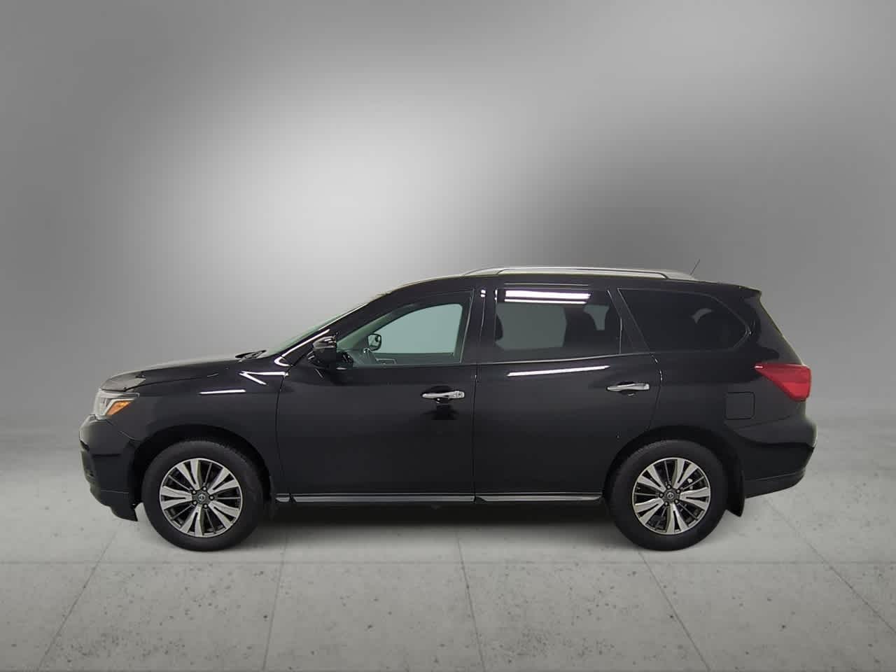 Thumbnail: 2017 Nissan Pathfinder - 5