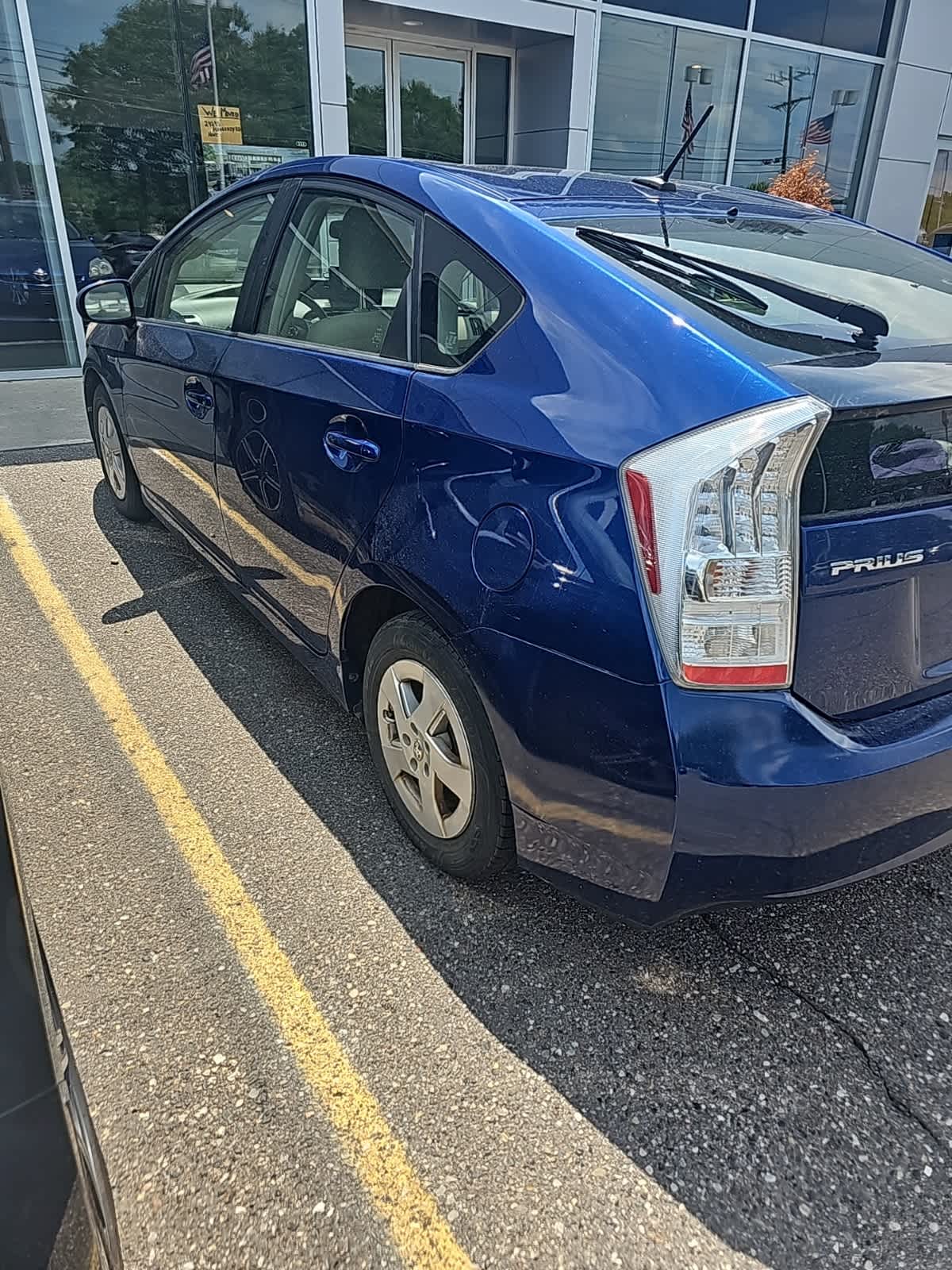 Thumbnail: 2011 Toyota Prius - 4