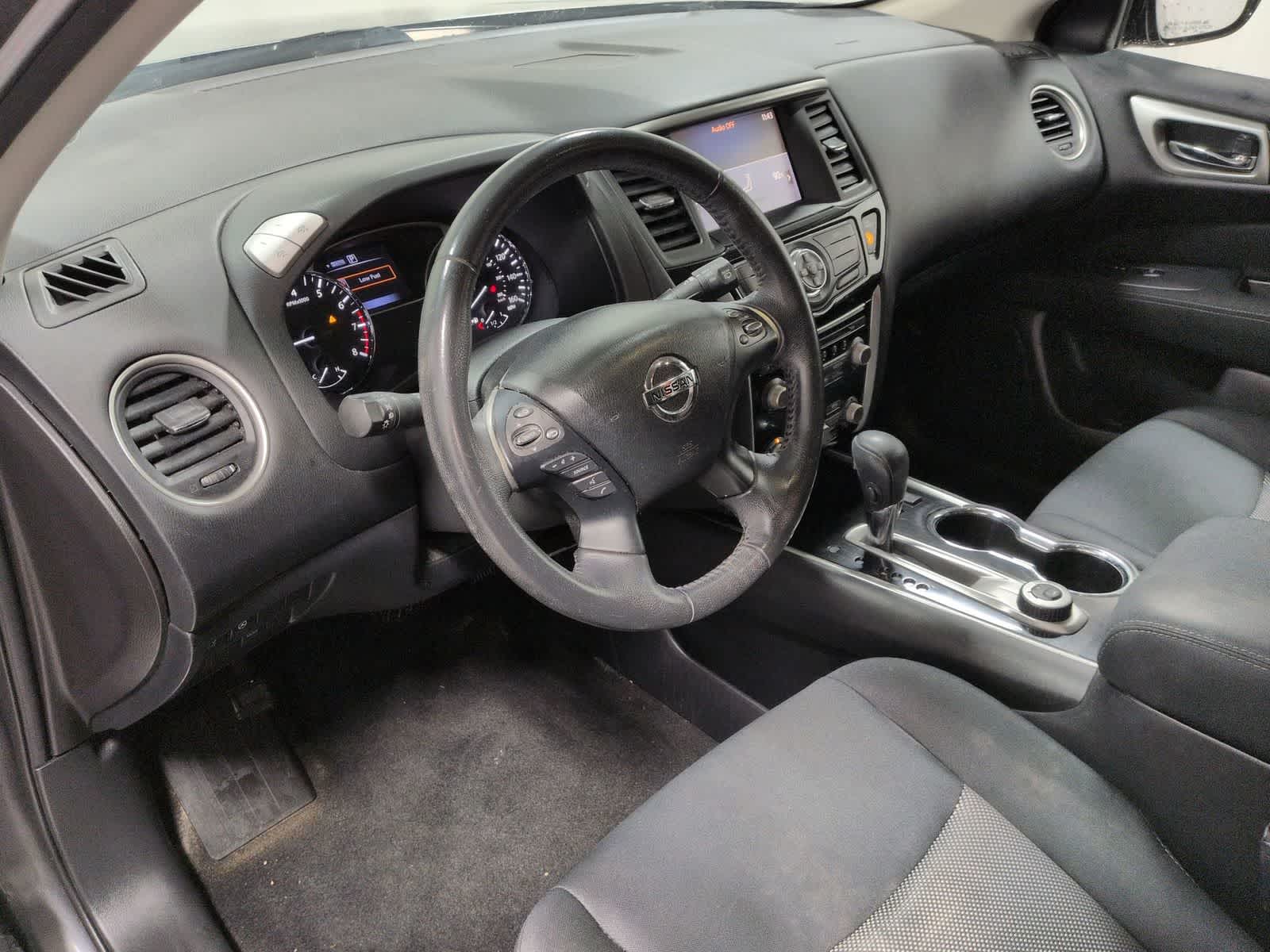 Thumbnail: 2017 Nissan Pathfinder - 10