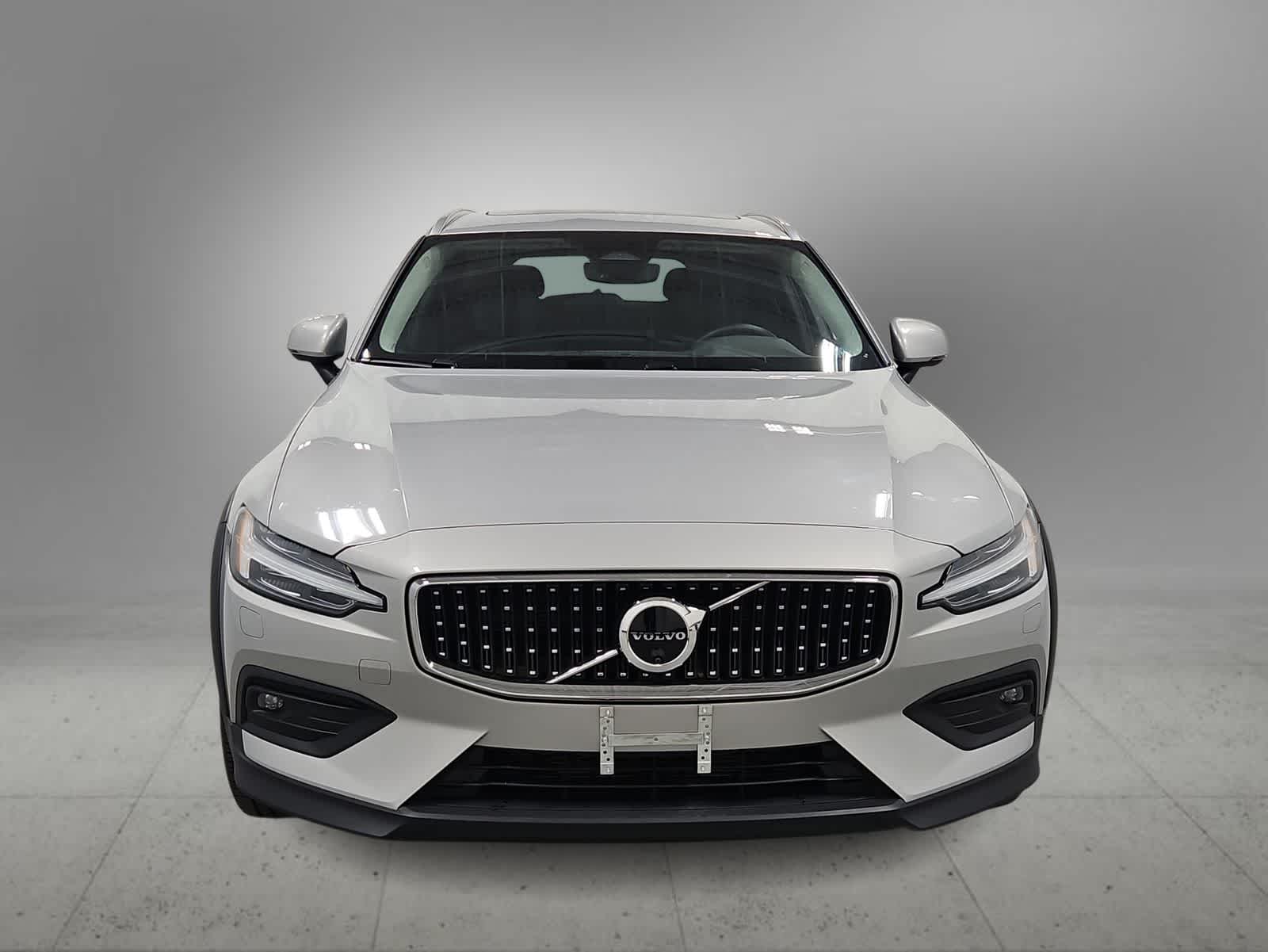 Thumbnail: 2025 Volvo S60 - 3
