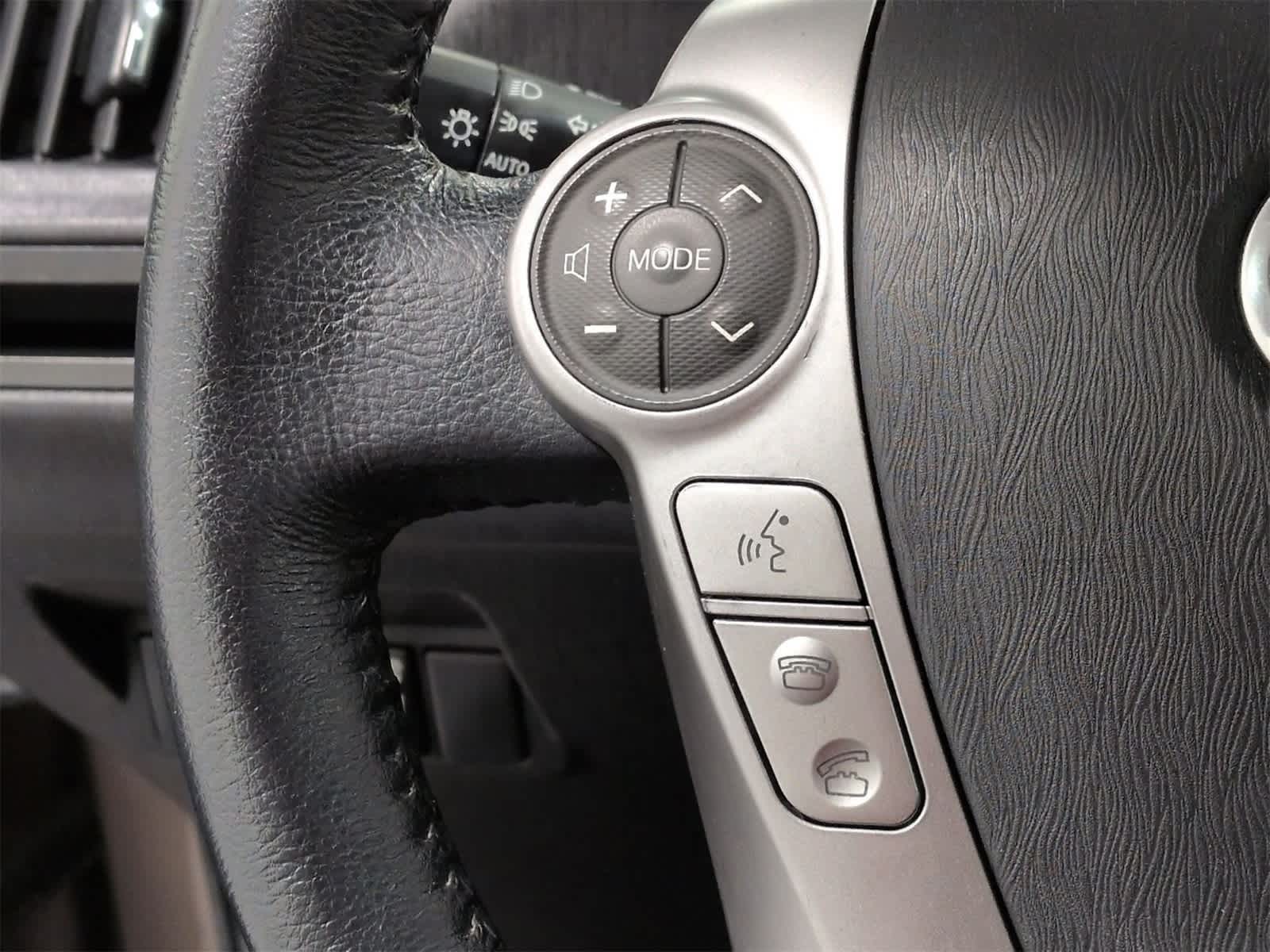 Thumbnail: 2017 Toyota Prius v - 24