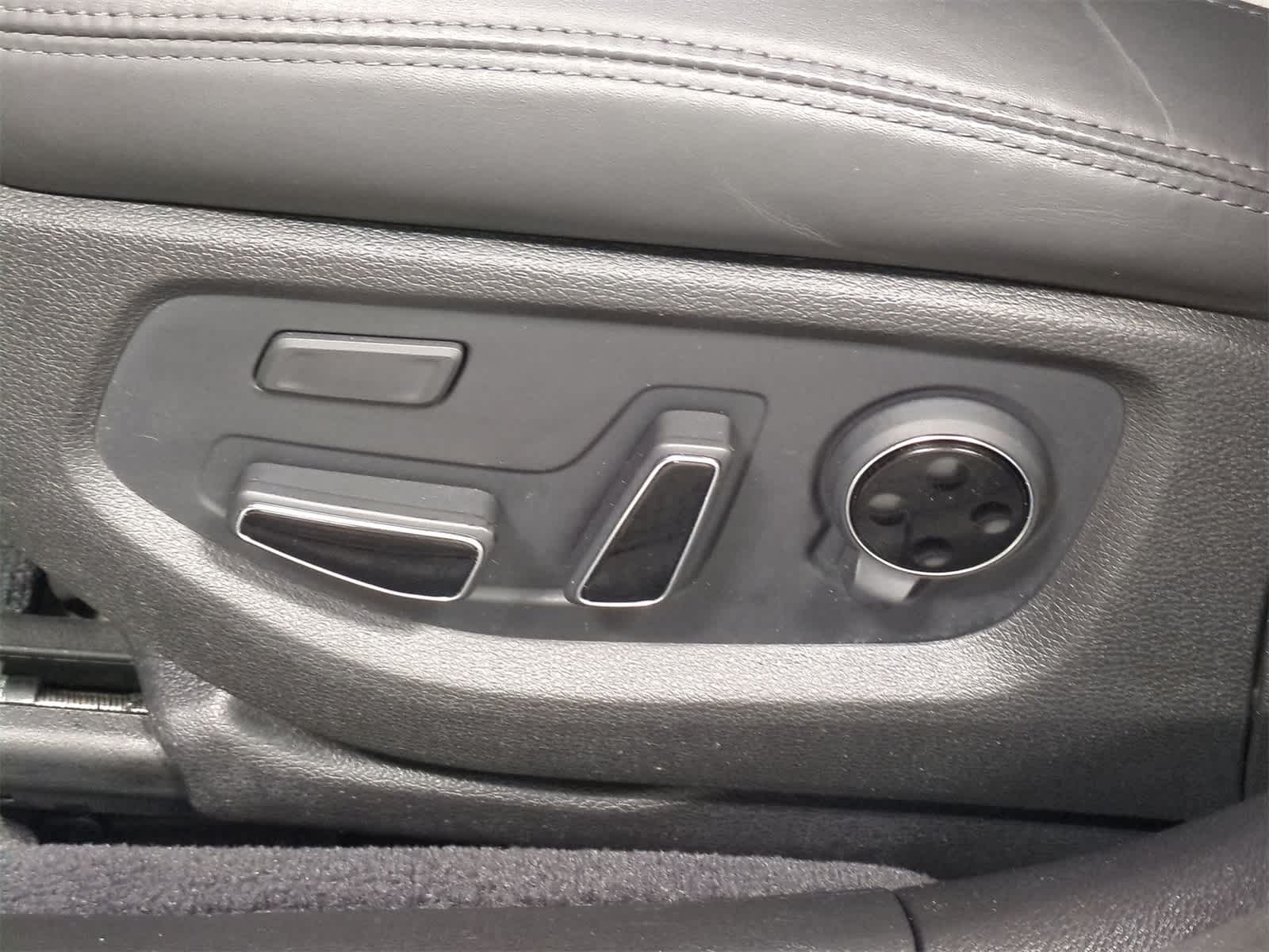 Thumbnail: 2015 Hyundai Genesis - 17